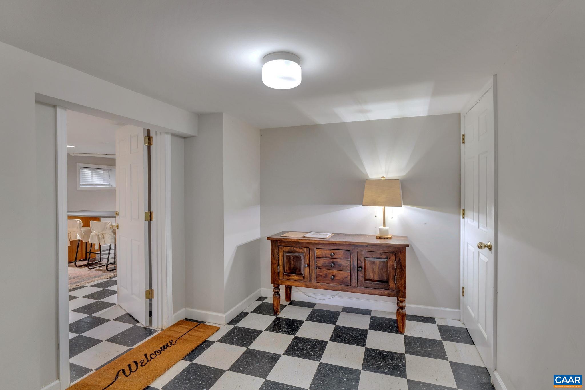 31 UNIVERSITY CIR