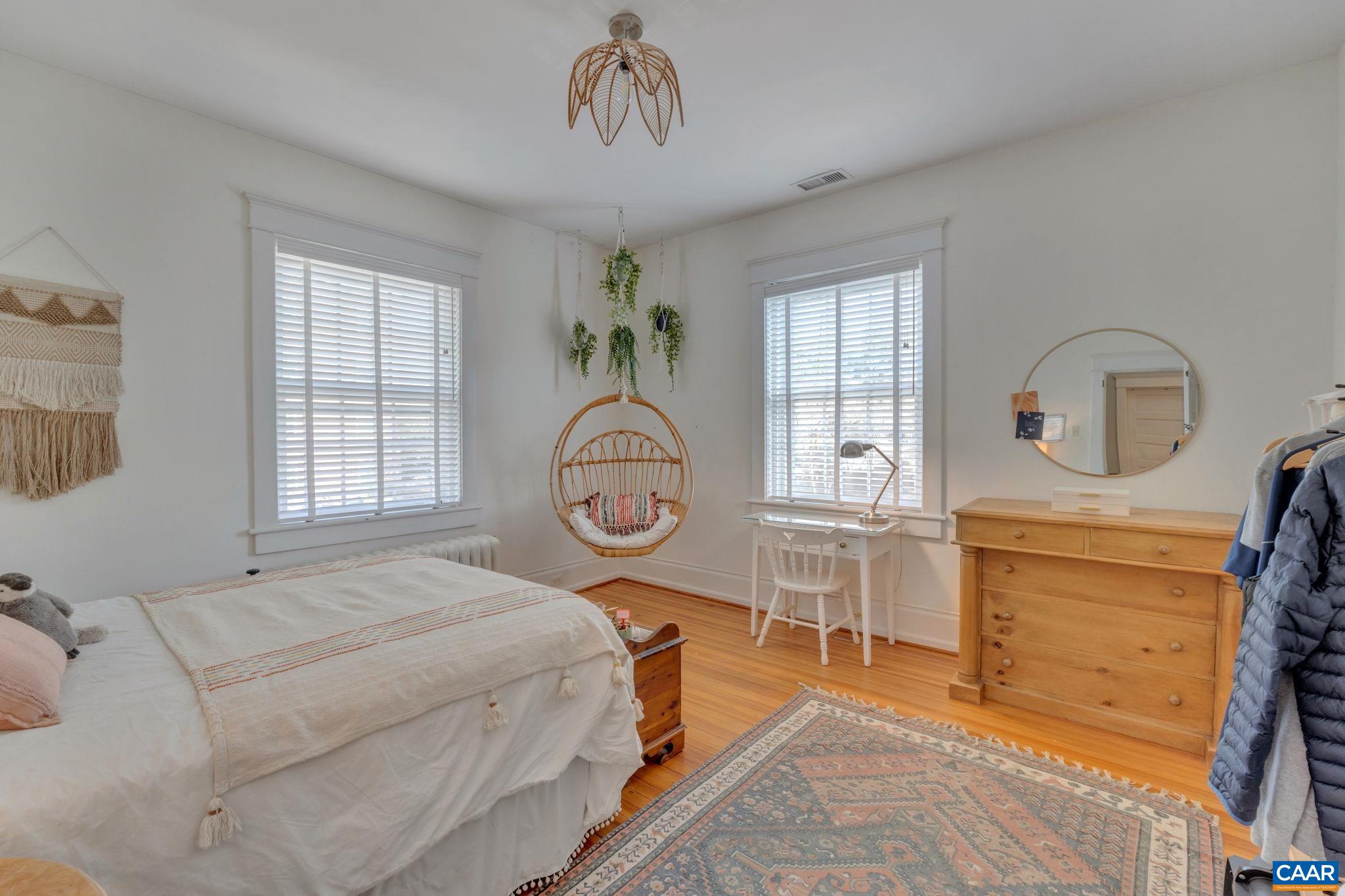 31 UNIVERSITY CIR