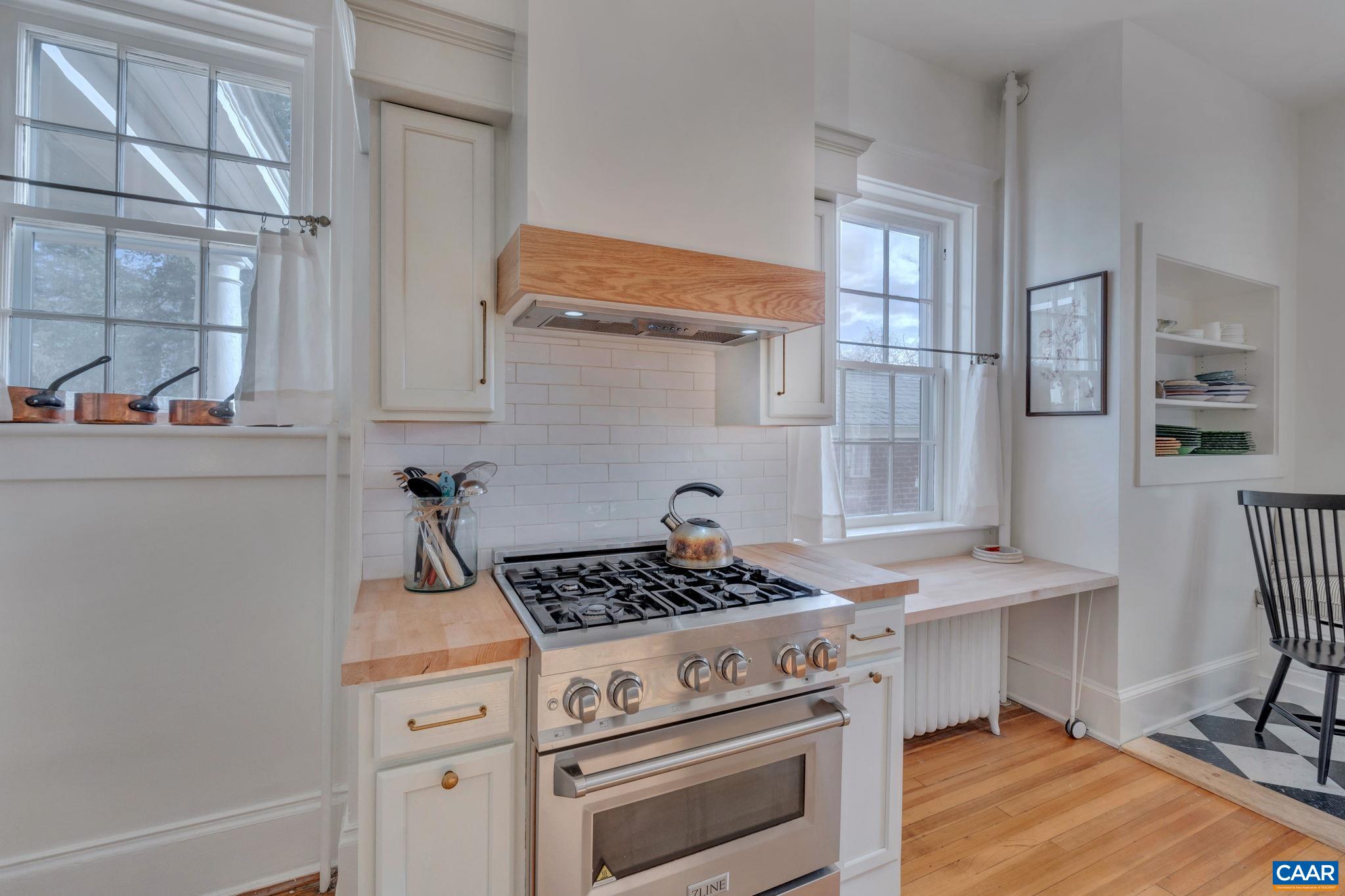 31 UNIVERSITY CIR