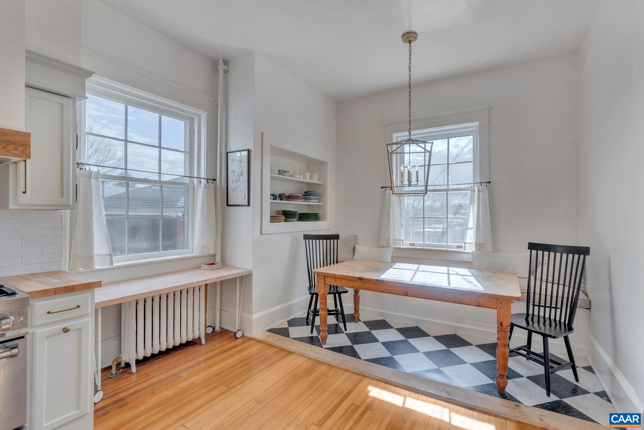 31 UNIVERSITY CIR