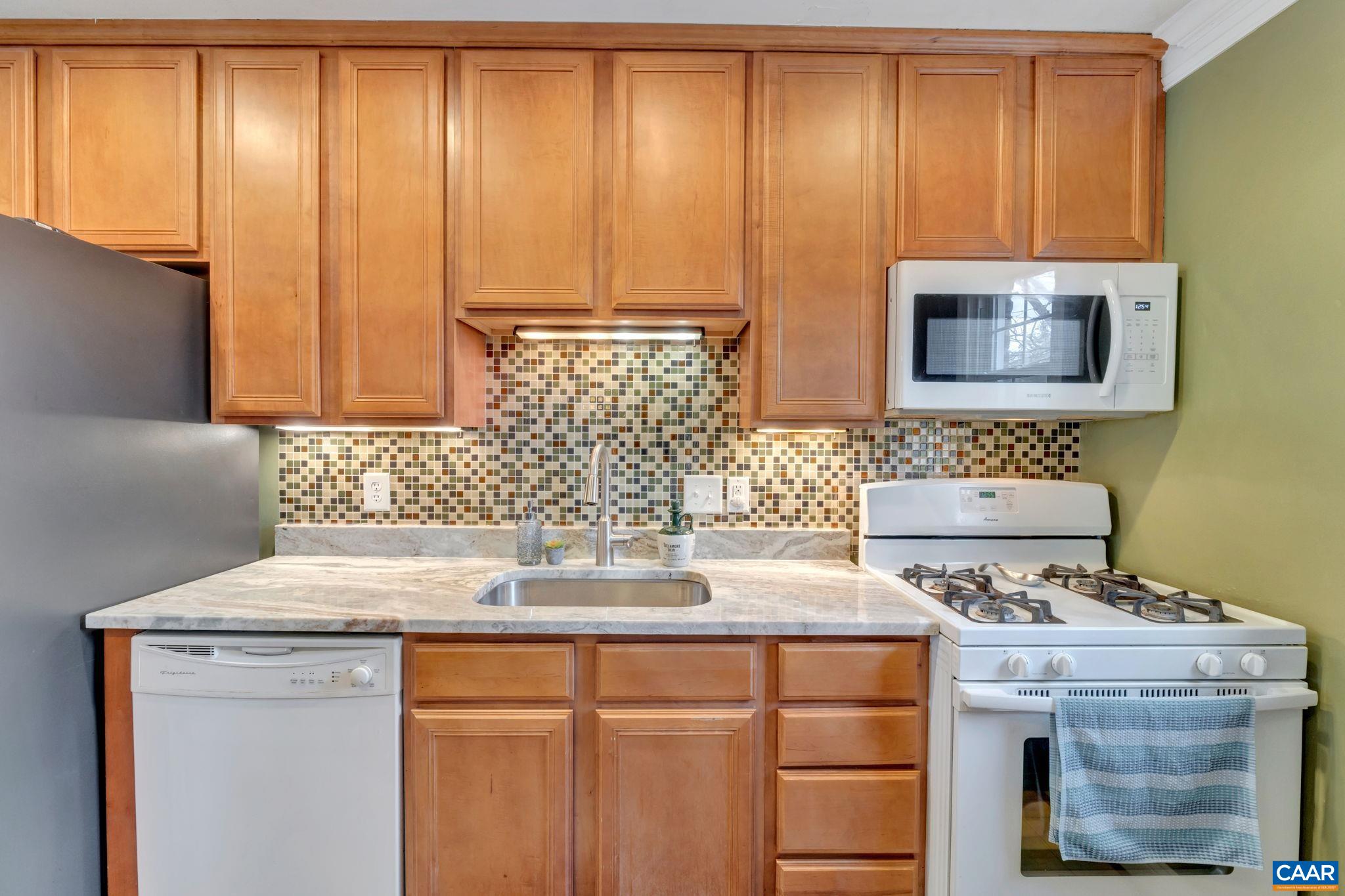 139 HESSIAN HILLS CIR Unit: 3