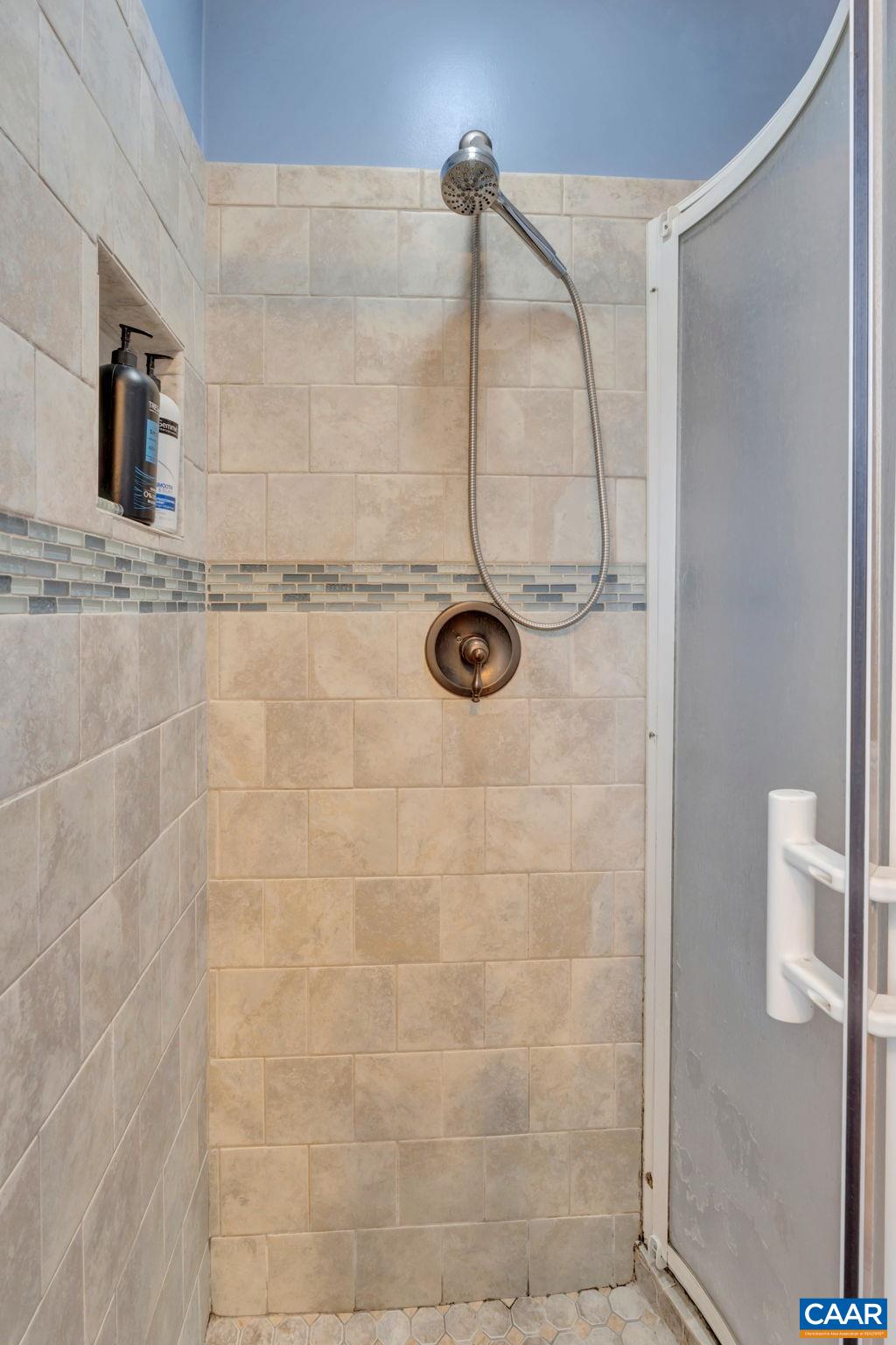 139 HESSIAN HILLS CIR Unit: 3