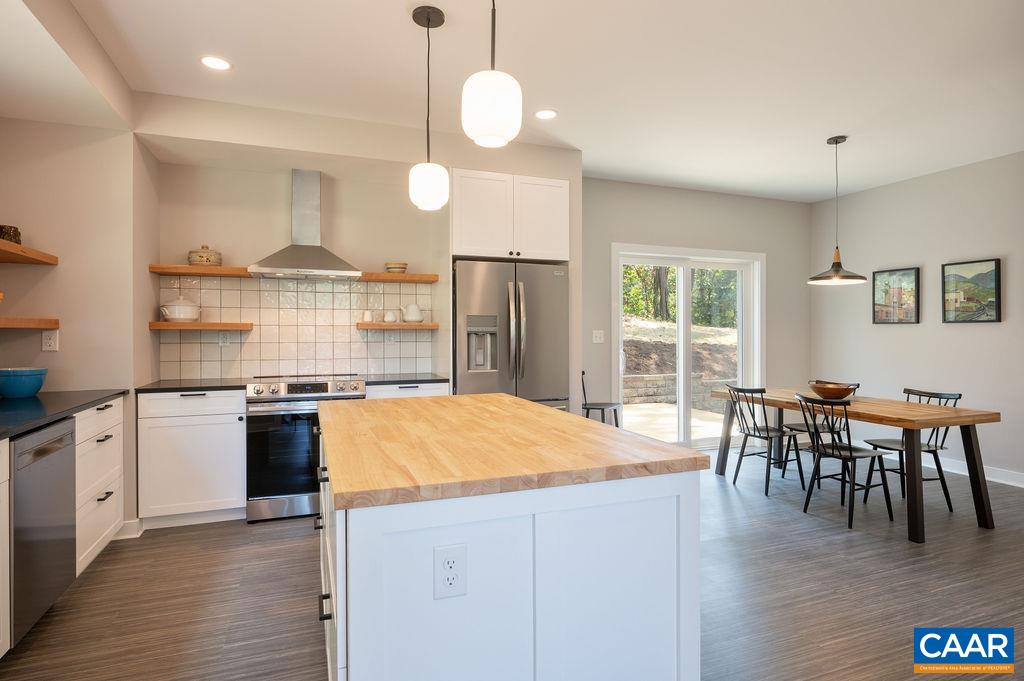 108 BUCKINGHAM CIR