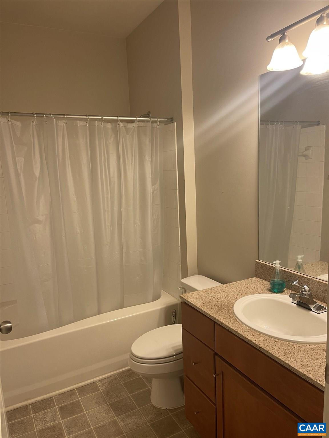 715 WALKER SQ Unit: 1b
