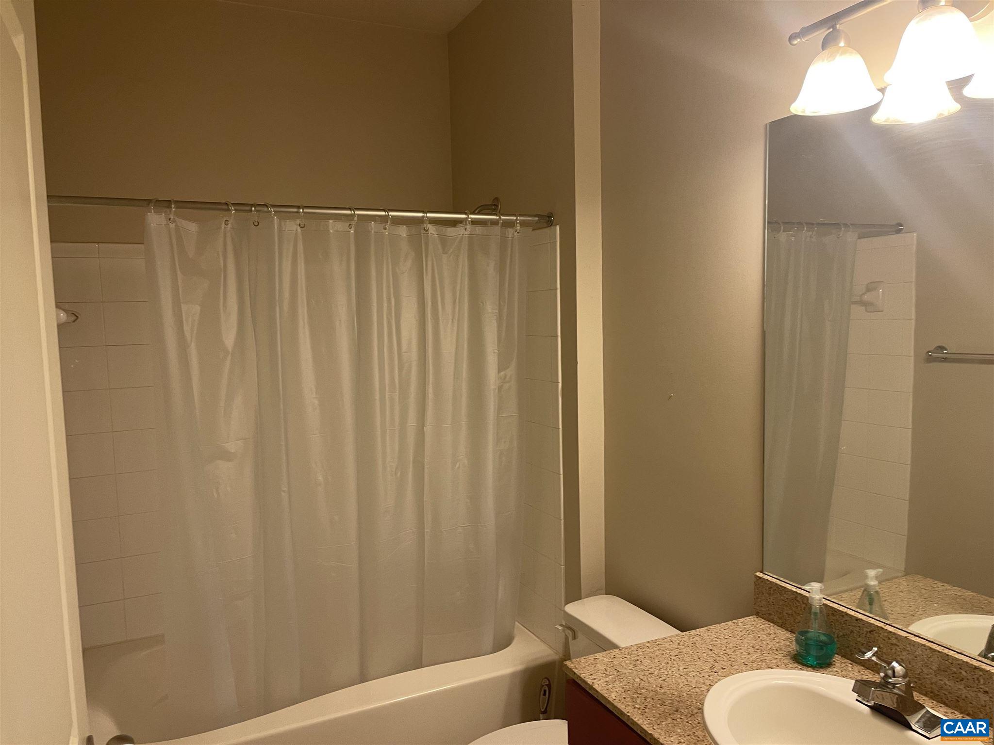 715 WALKER SQ Unit: 1b