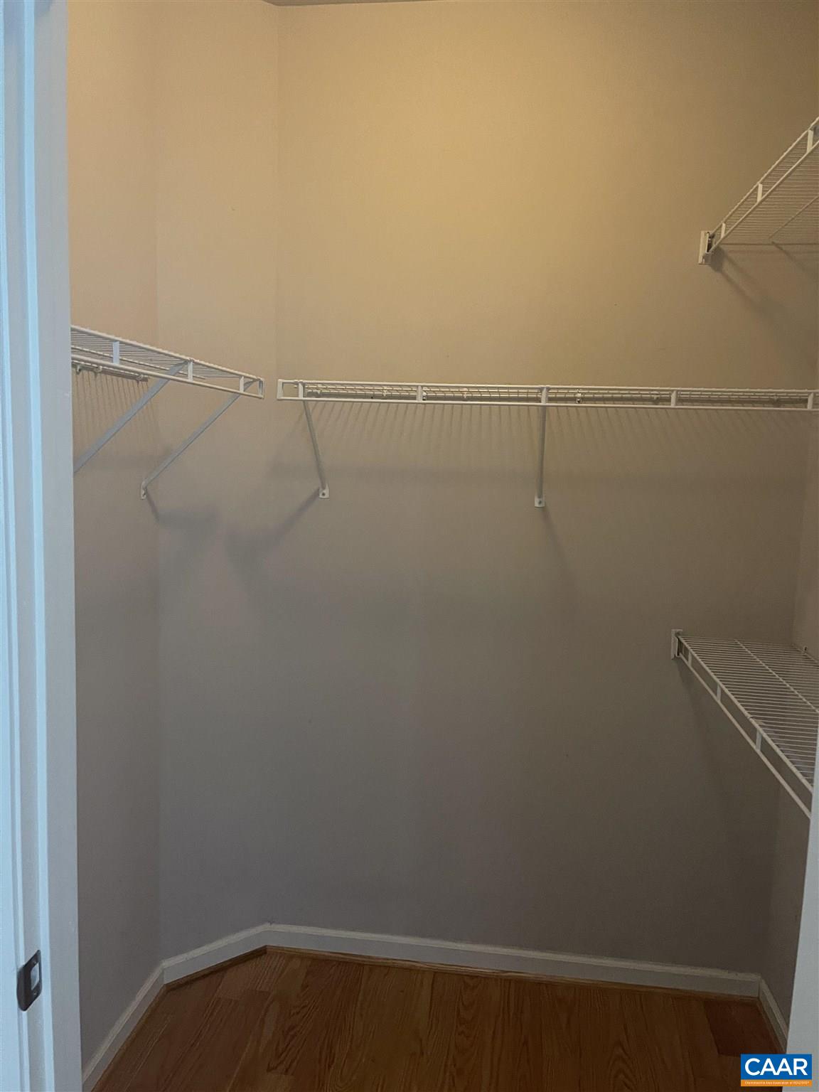 715 WALKER SQ Unit: 1b