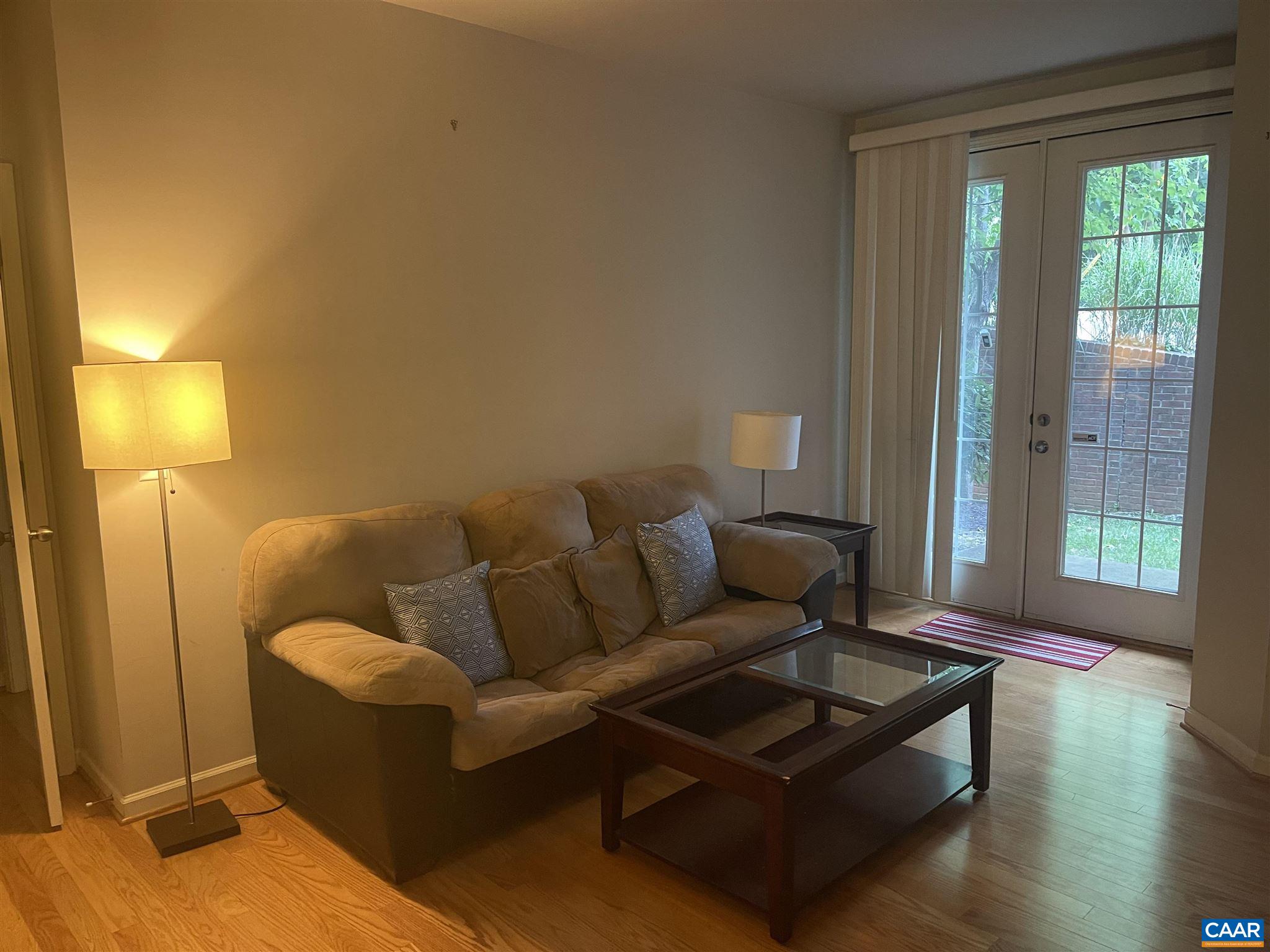715 WALKER SQ Unit: 1b