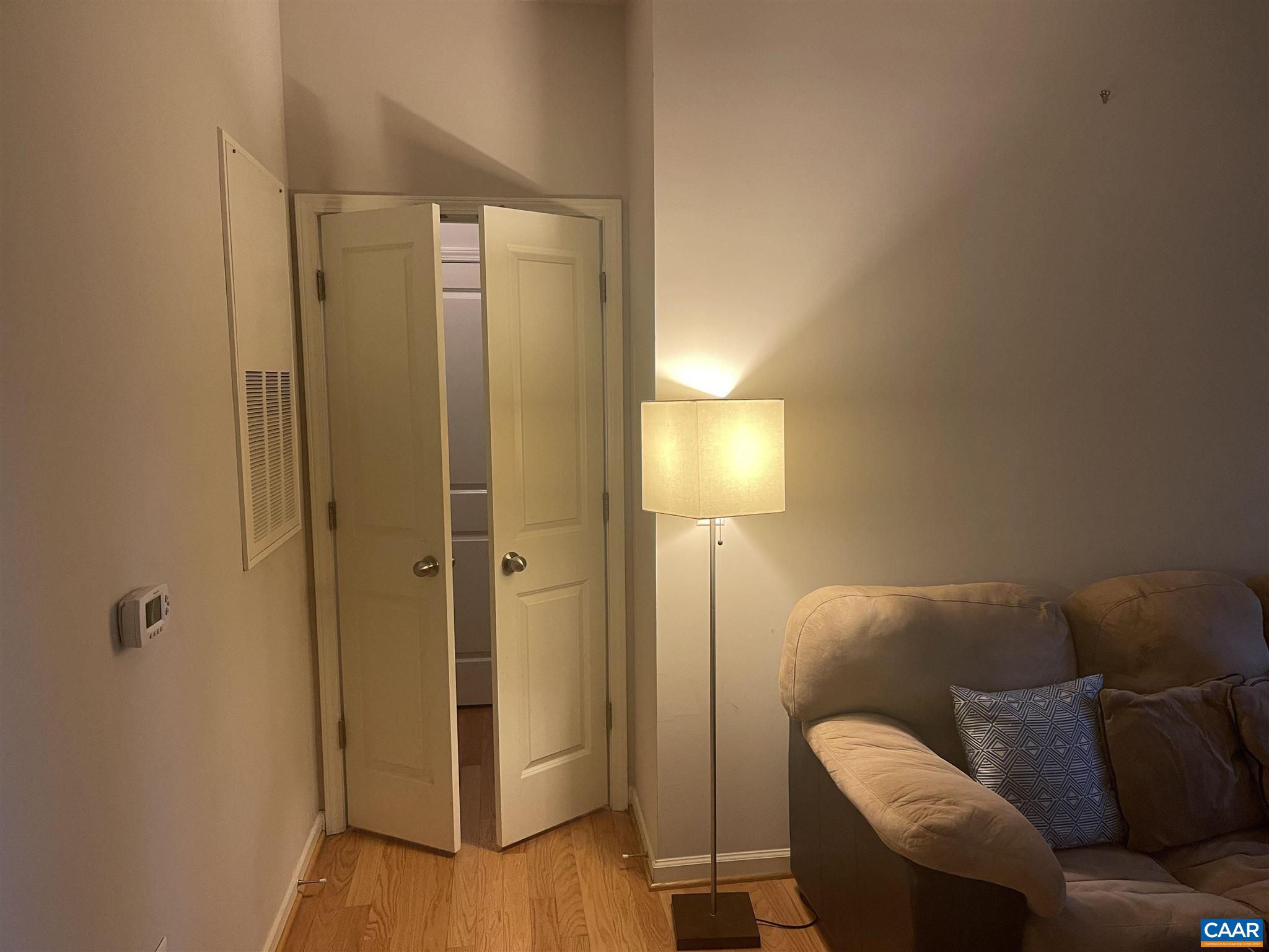715 WALKER SQ Unit: 1b