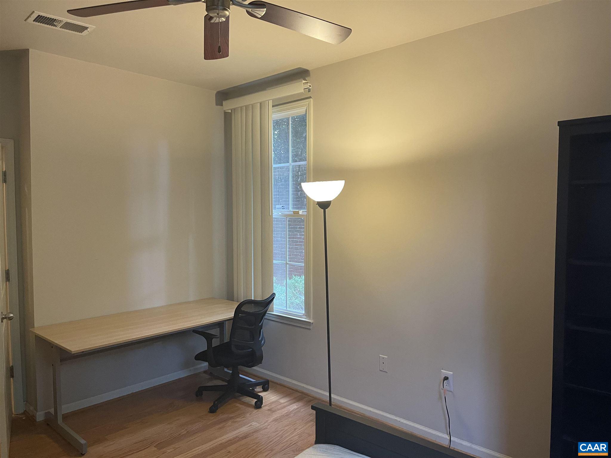 715 WALKER SQ Unit: 1b
