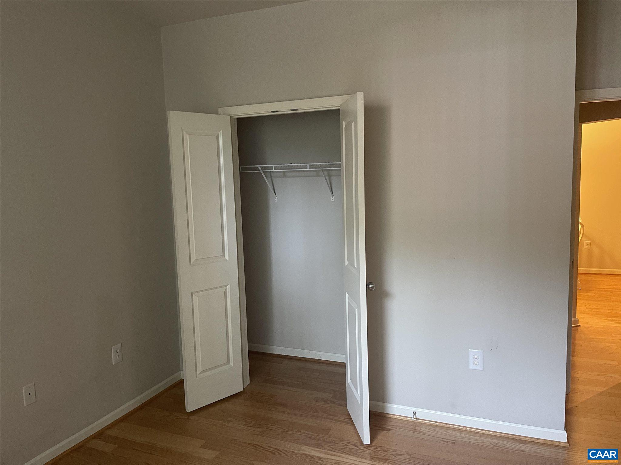 715 WALKER SQ Unit: 1b