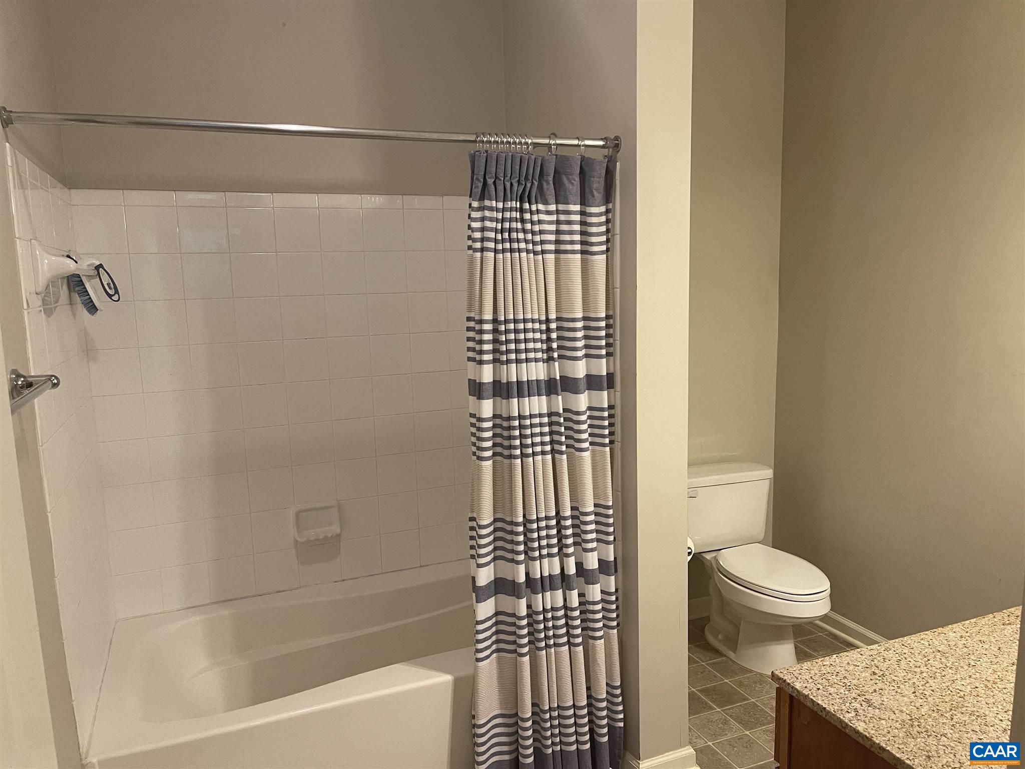 715 WALKER SQ Unit: 1b