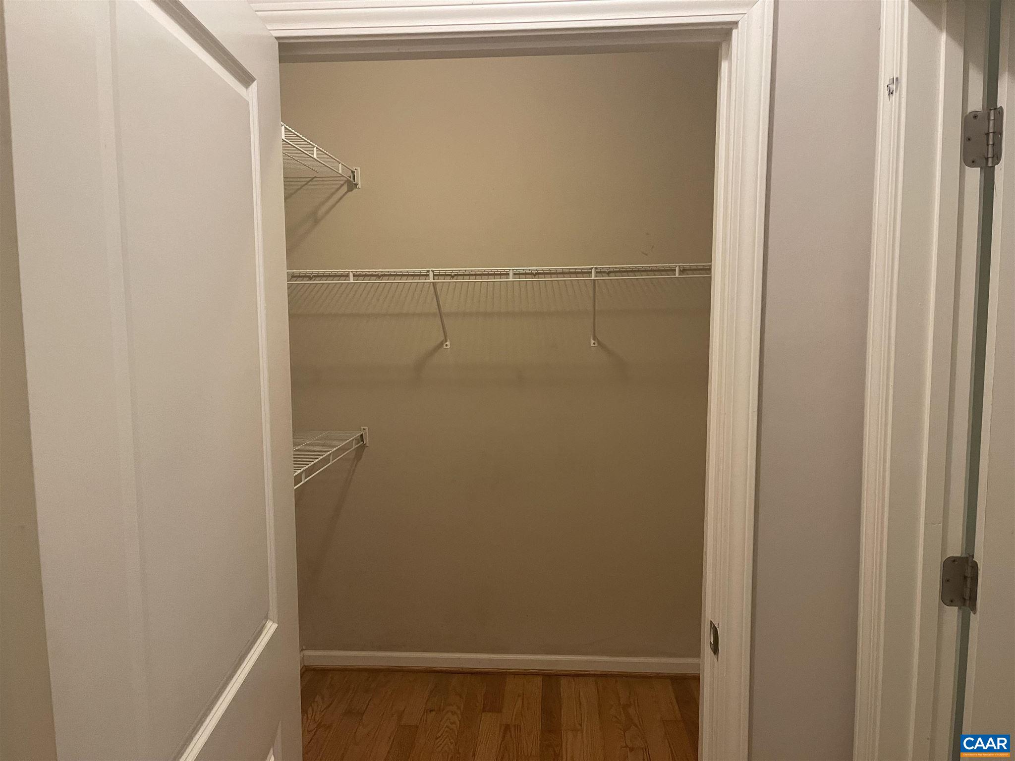 715 WALKER SQ Unit: 1b