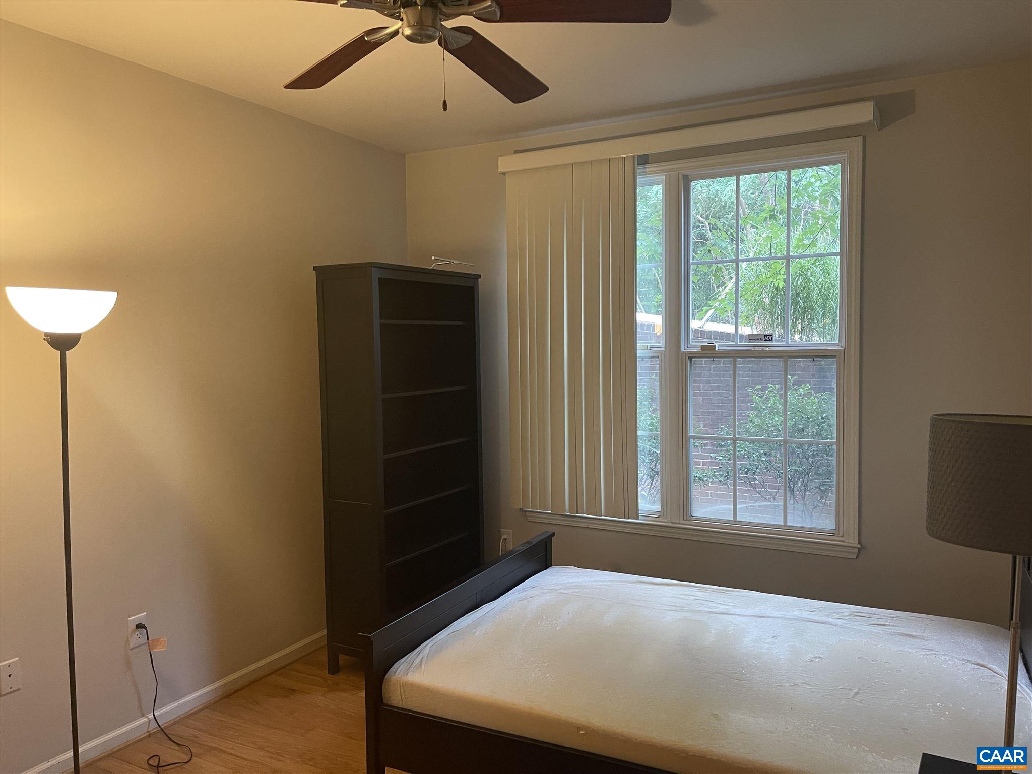 715 WALKER SQ Unit: 1b