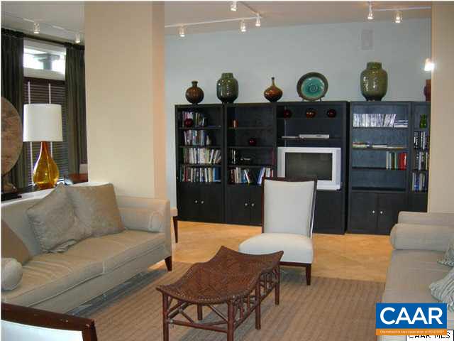 755 WALKER SQ Unit: 3D