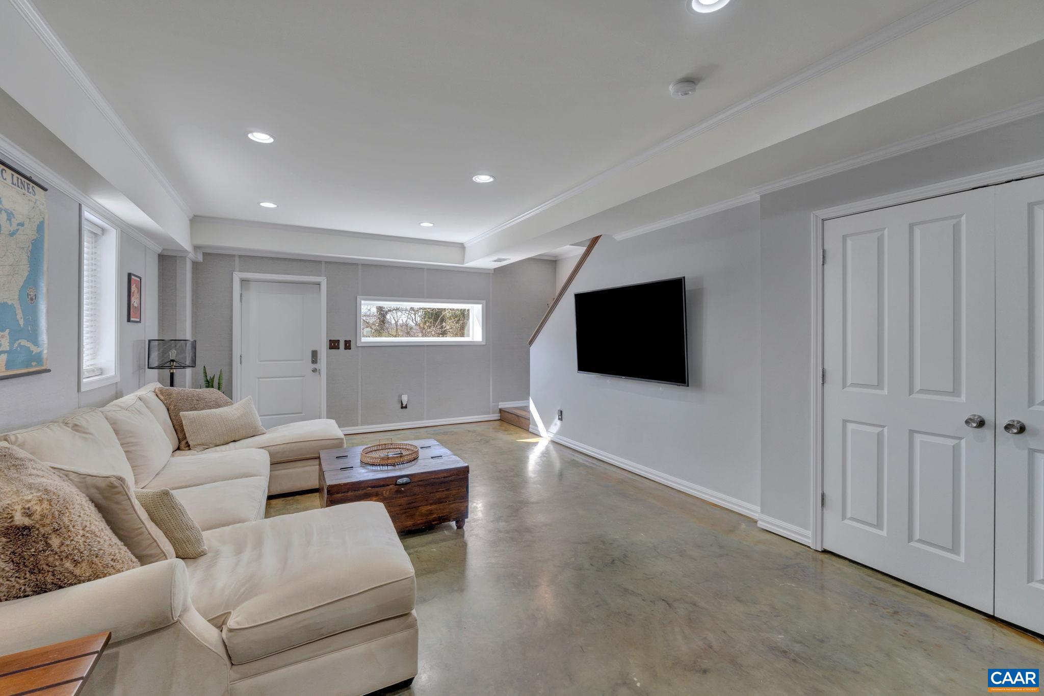 1502 MIDLAND ST