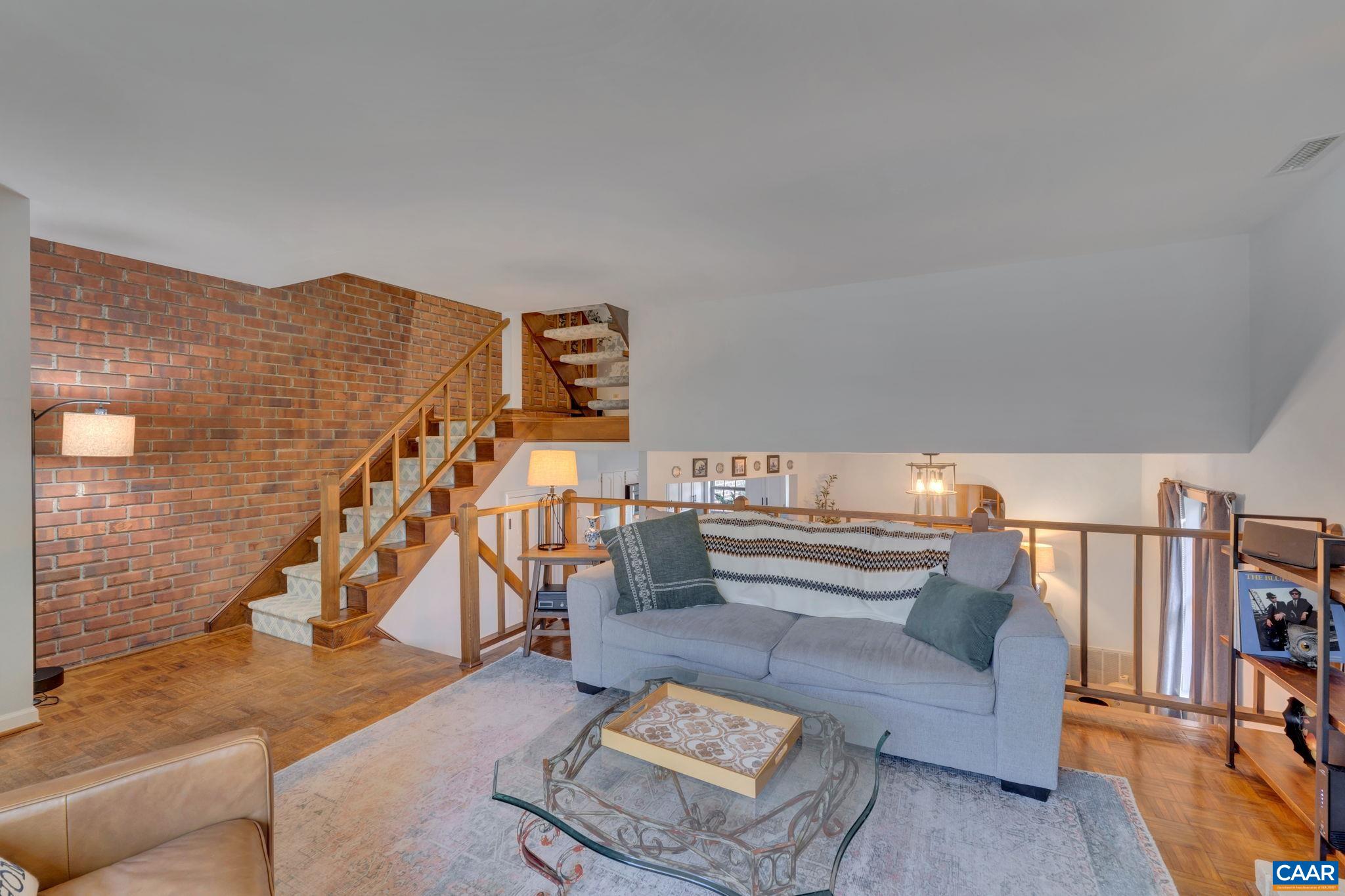 81 COURT PL