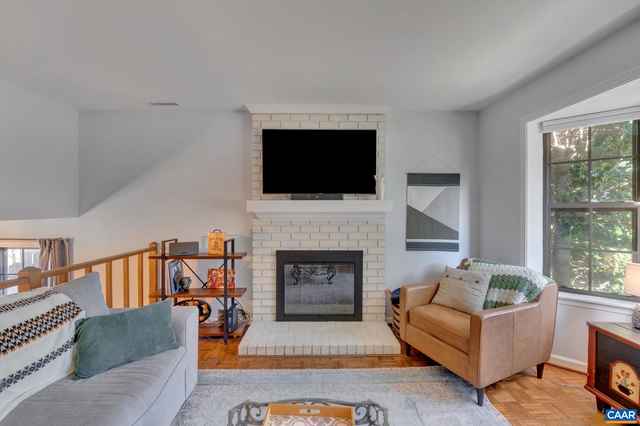 81 COURT PL