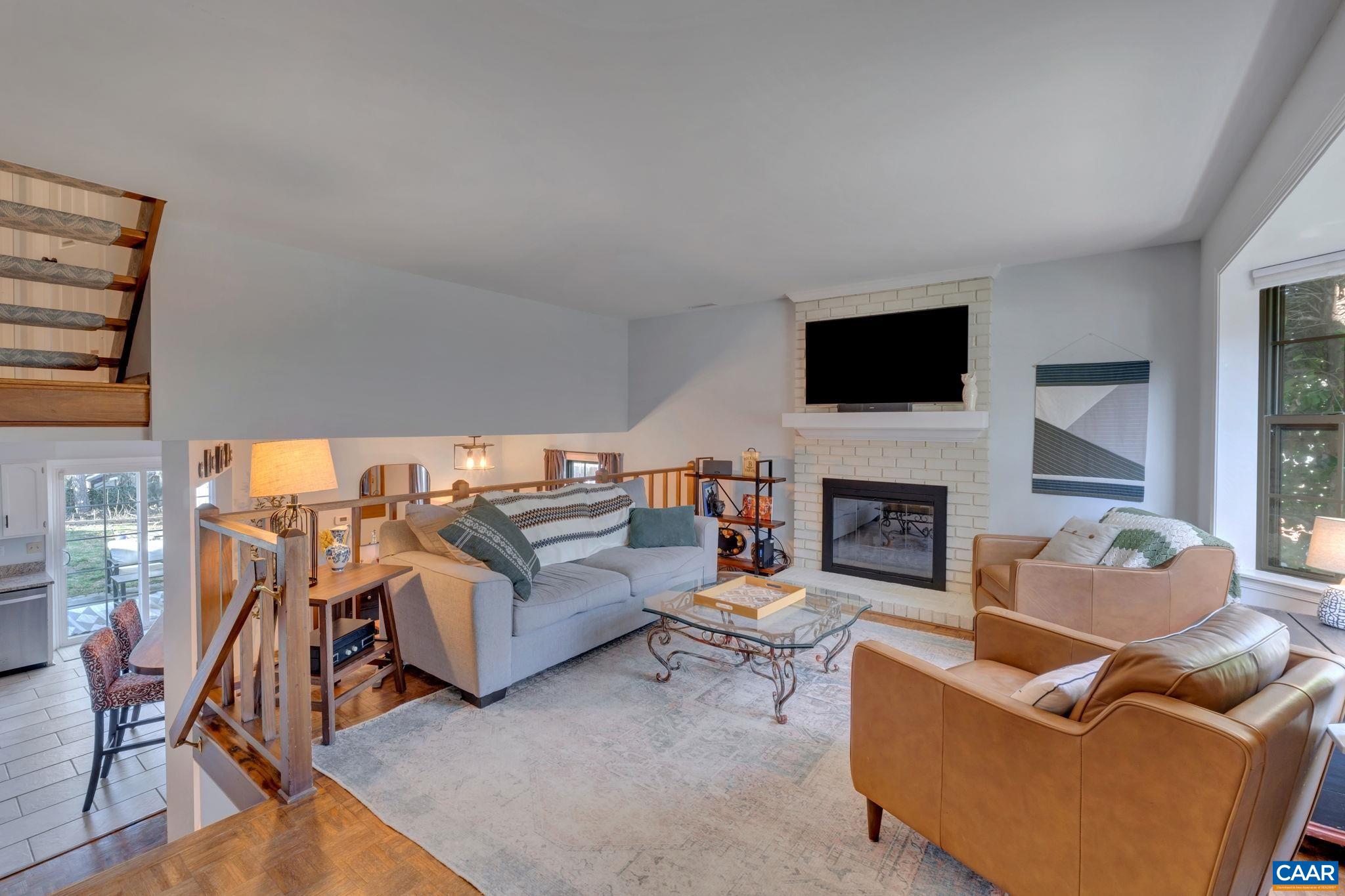 81 COURT PL