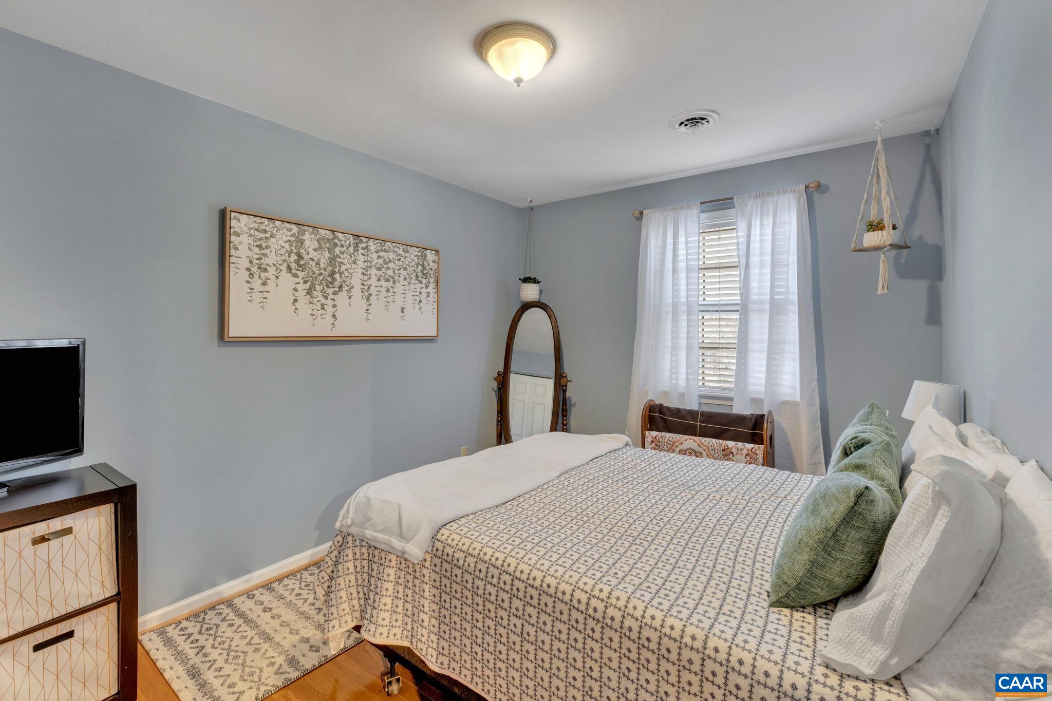 81 COURT PL