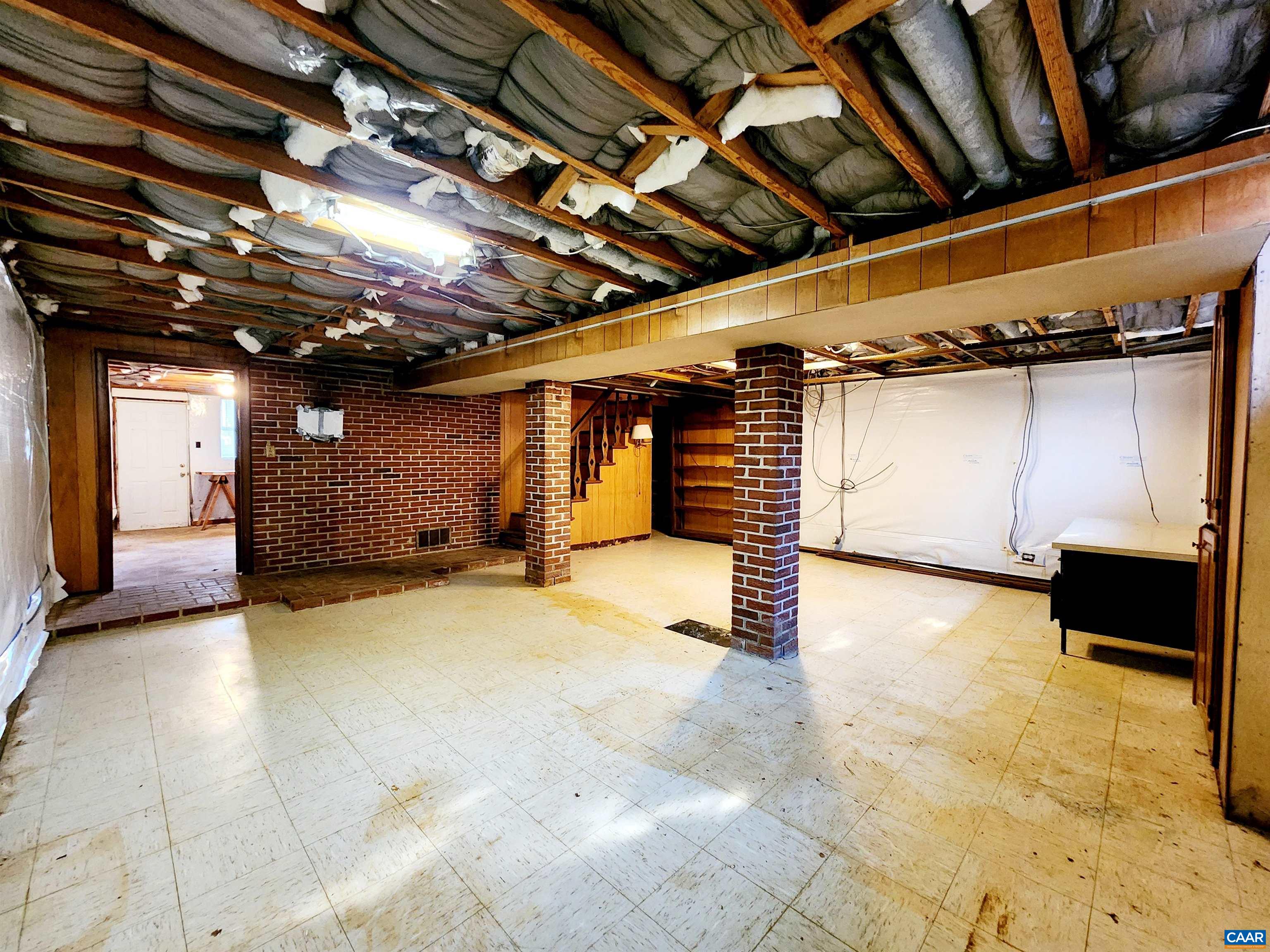 1016 PEARTREE LN