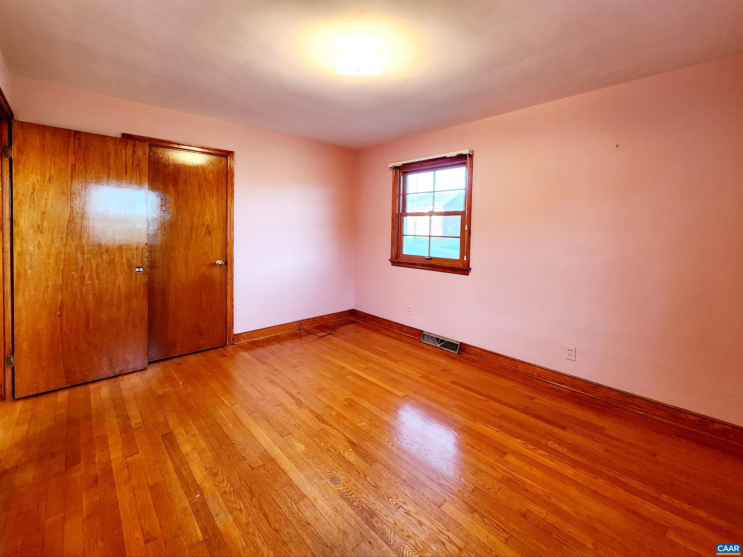 1016 PEARTREE LN