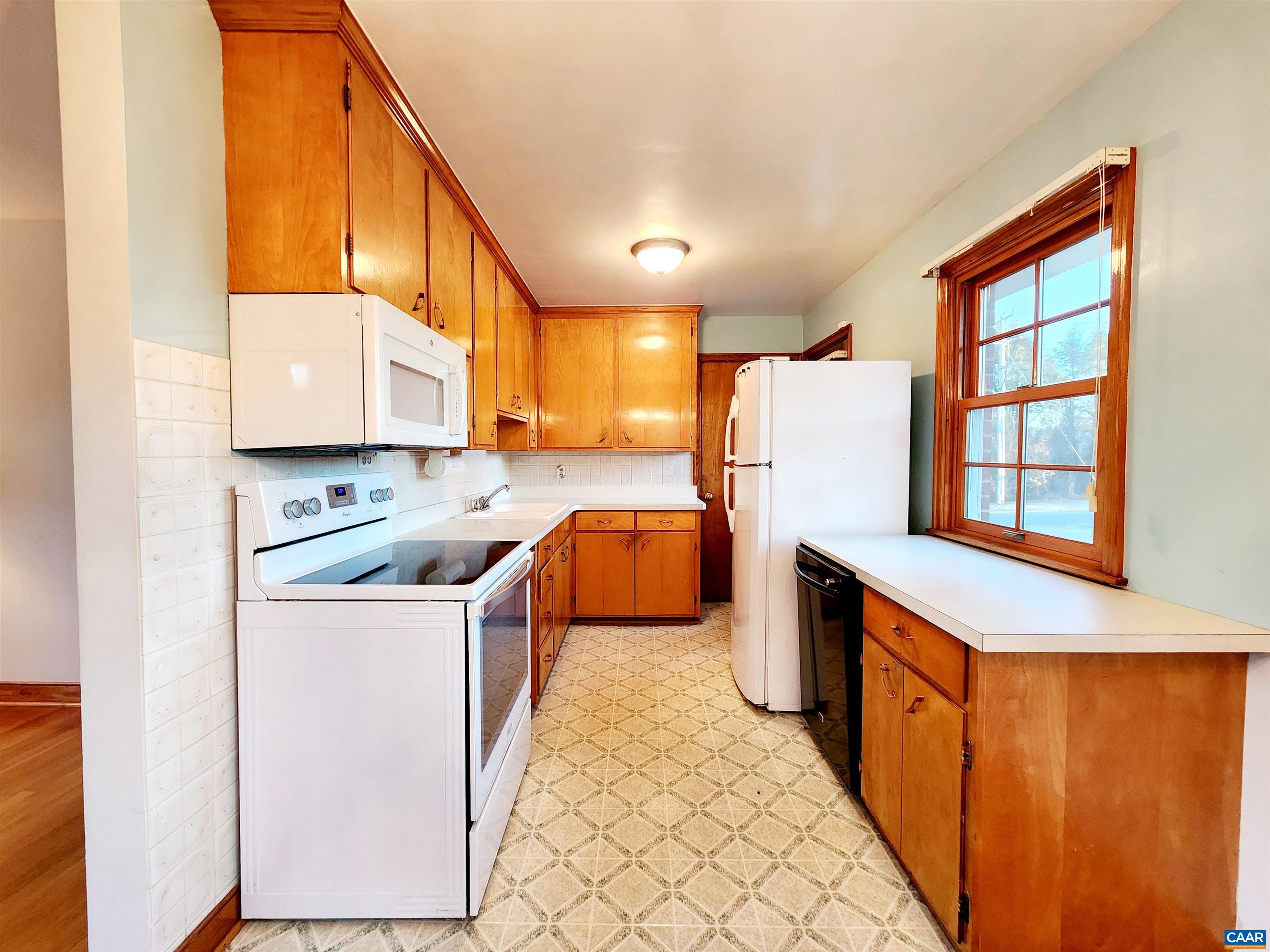 1016 PEARTREE LN