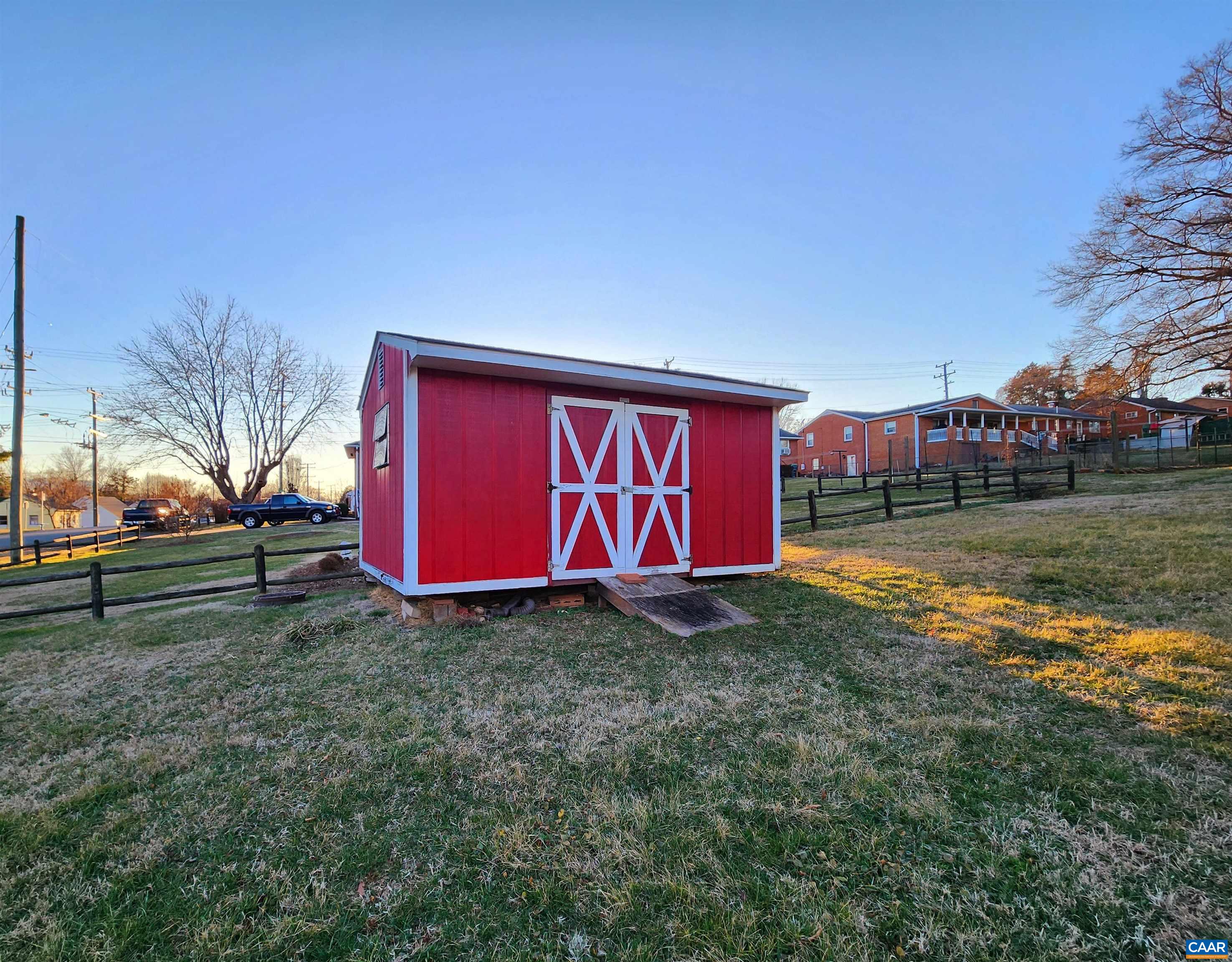 1016 PEARTREE LN