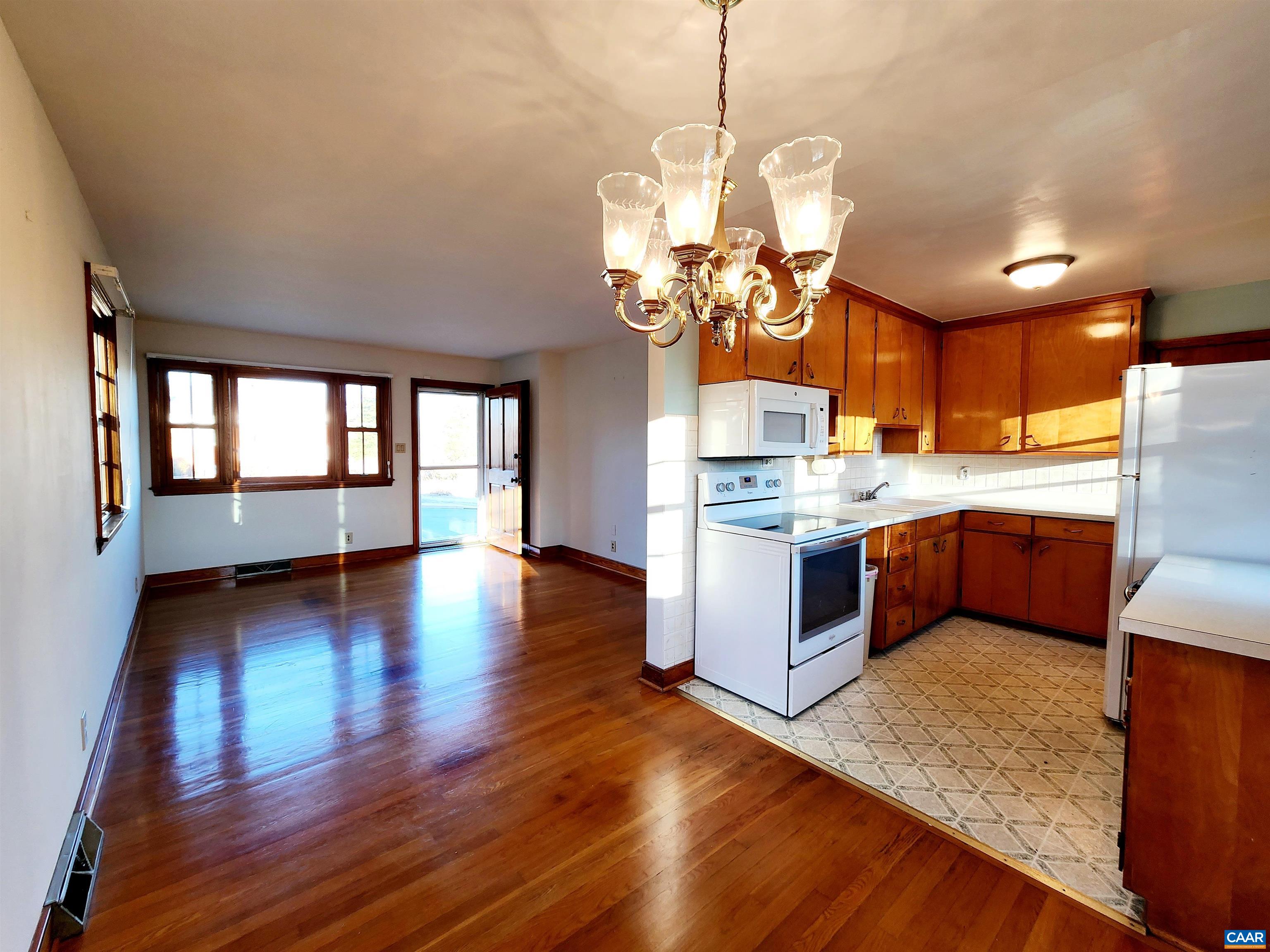 1016 PEARTREE LN