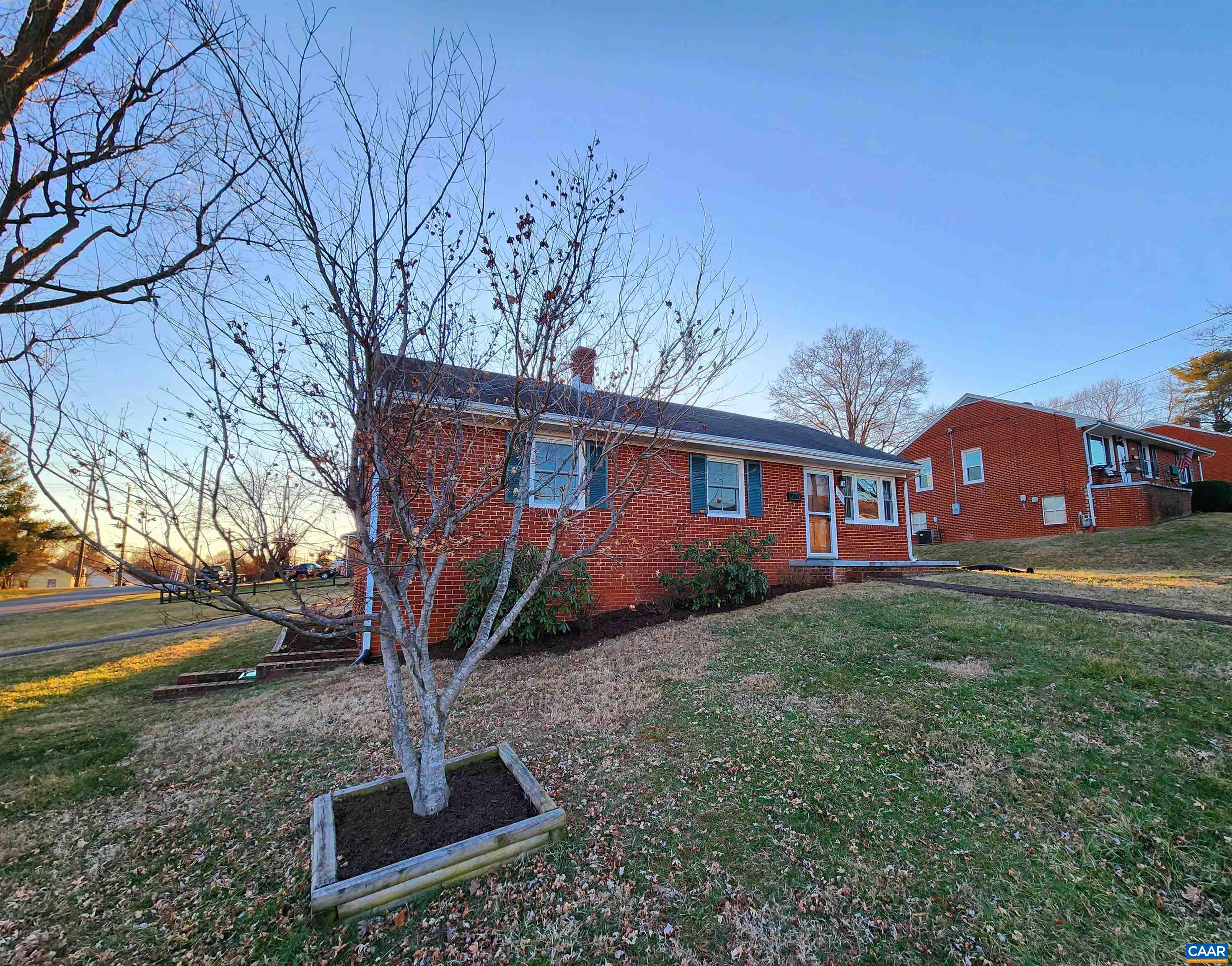 1016 PEARTREE LN