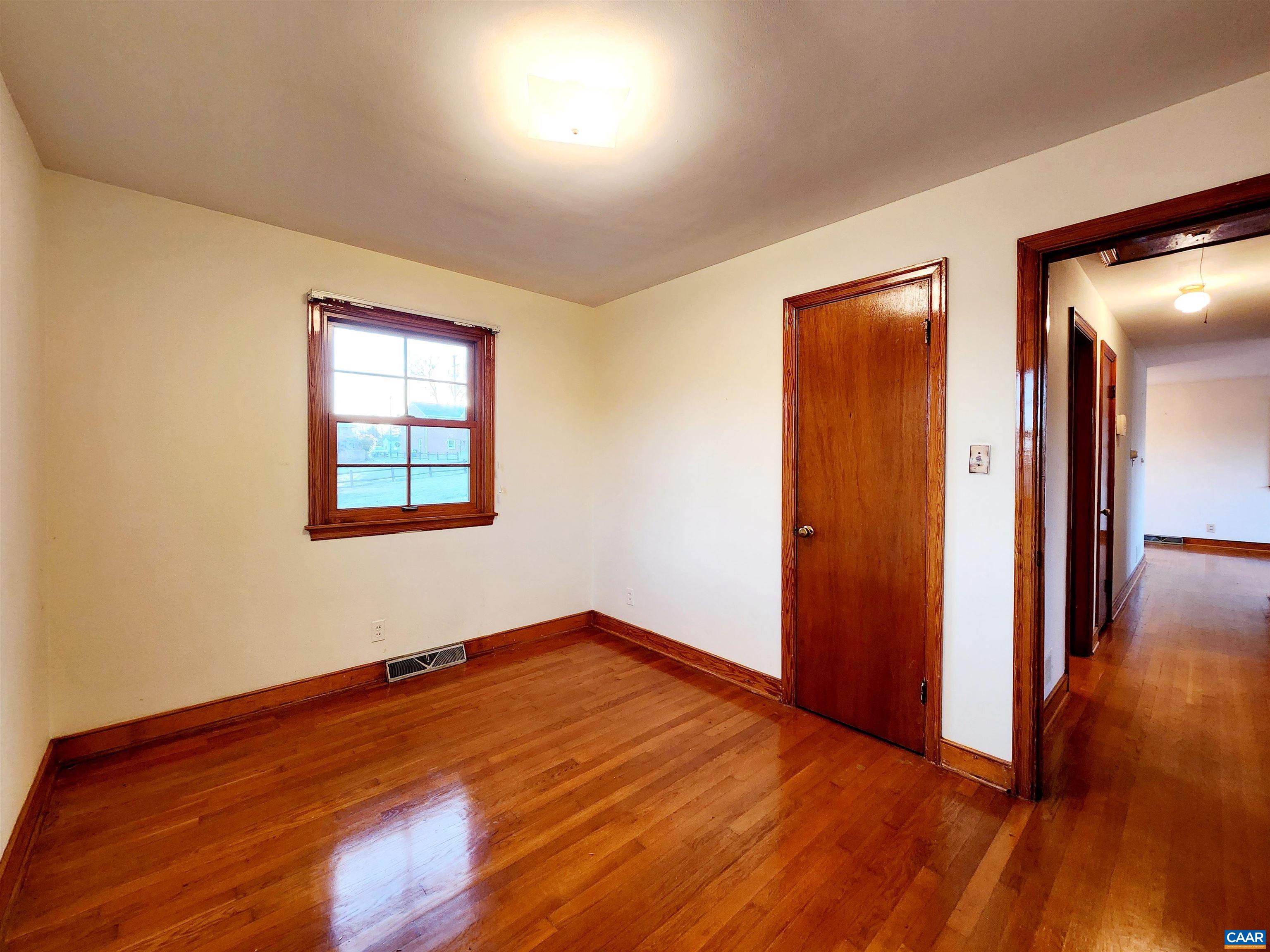 1016 PEARTREE LN