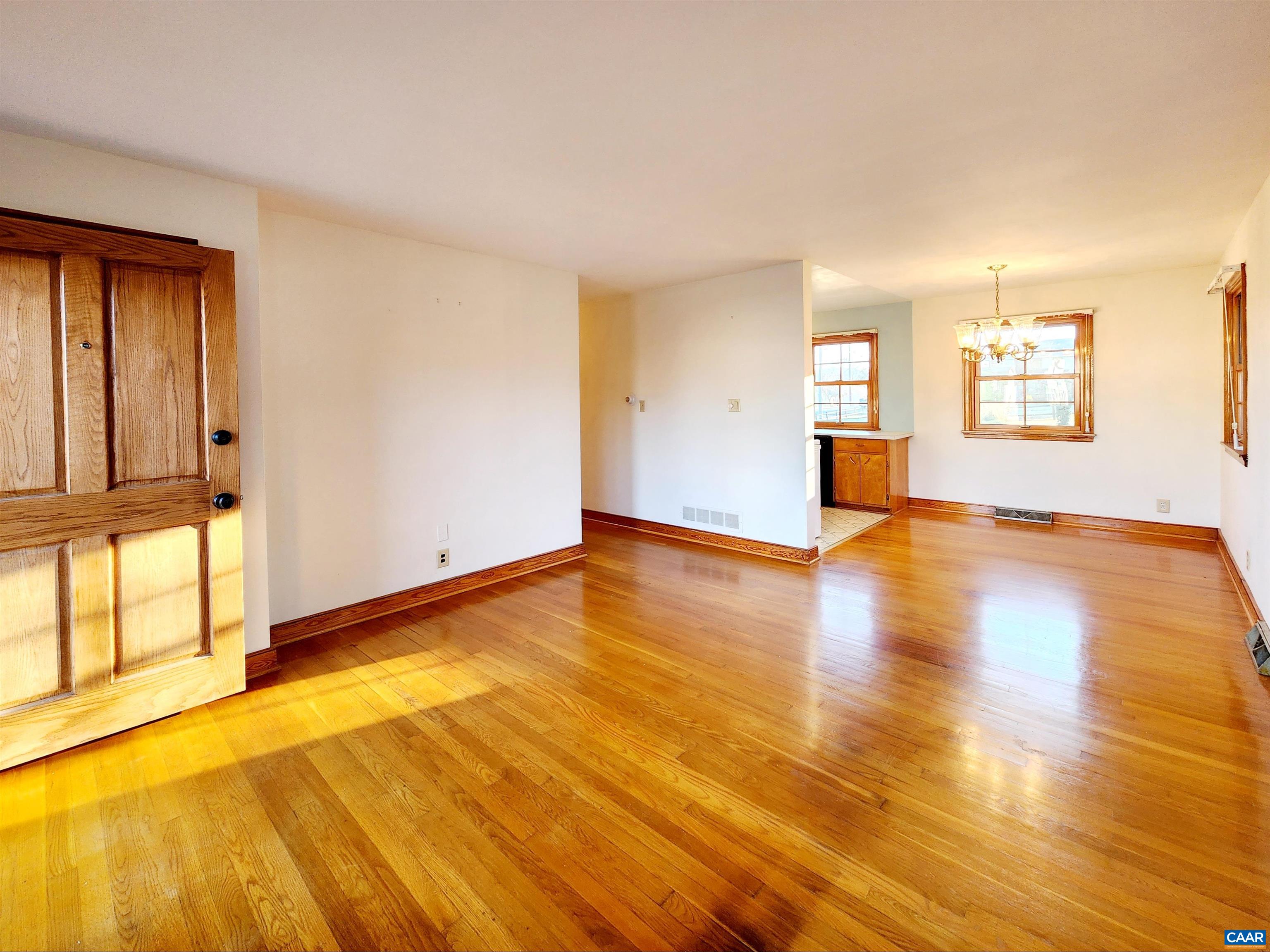 1016 PEARTREE LN