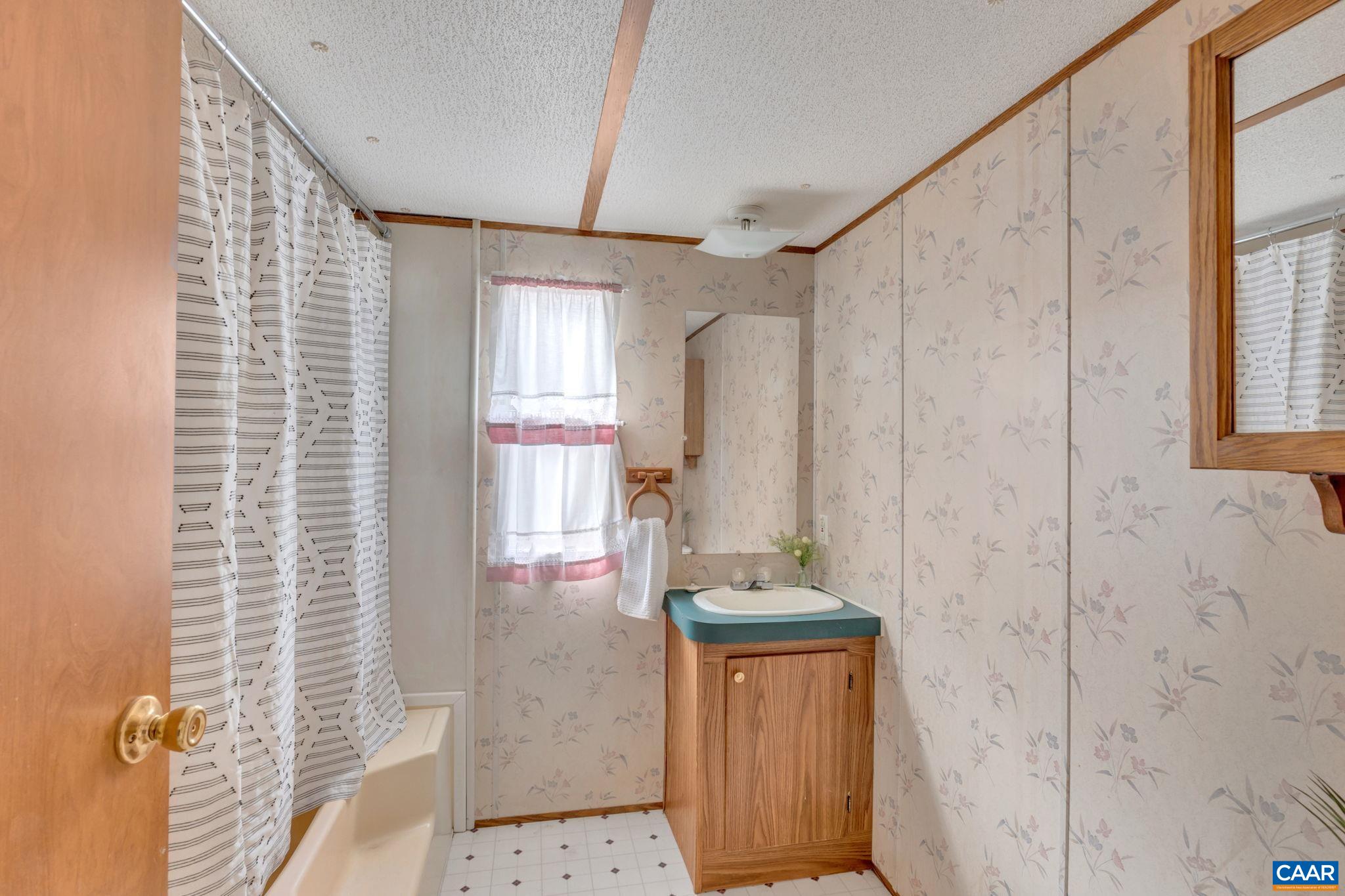 449 TALL OAKS LN