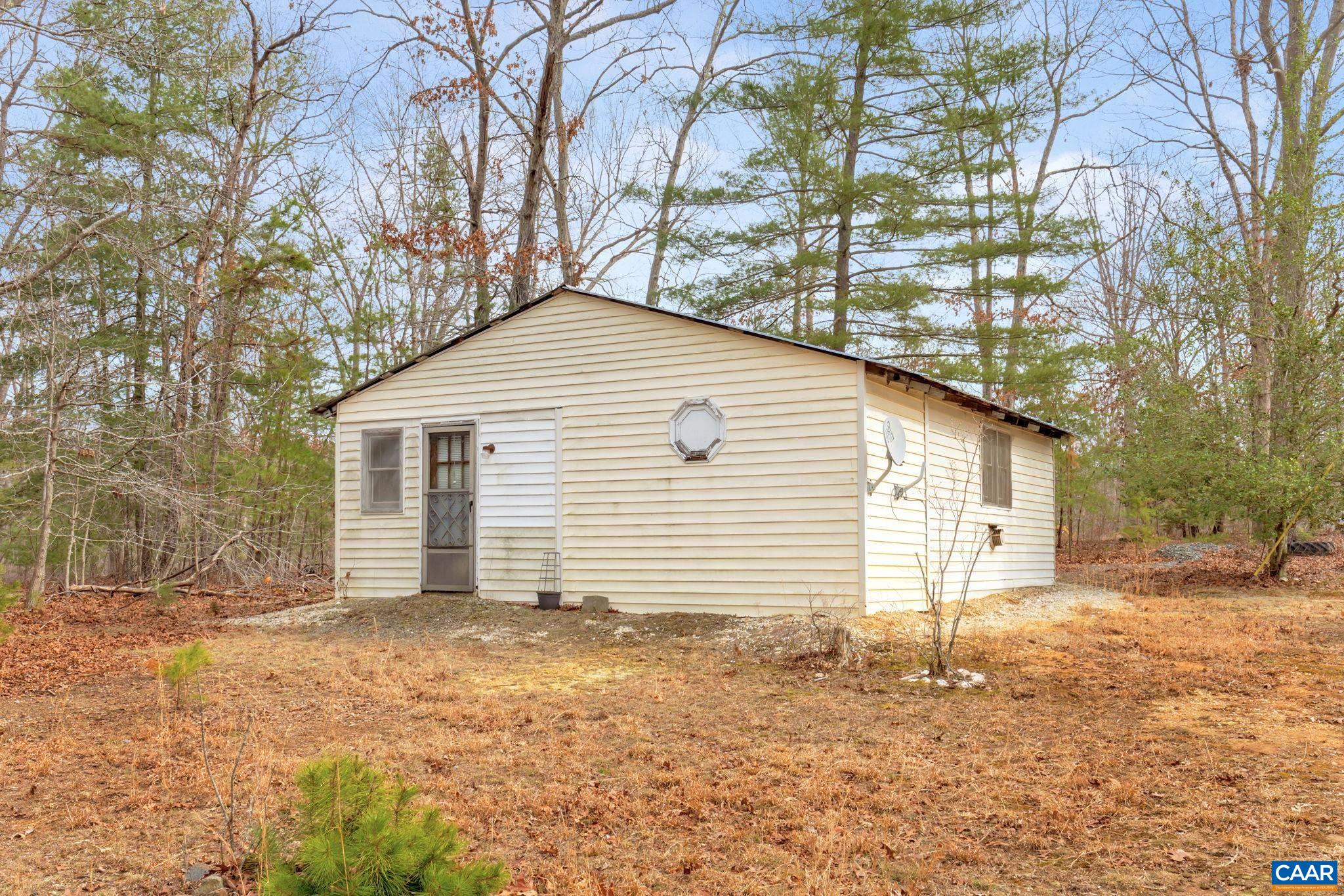 449 TALL OAKS LN