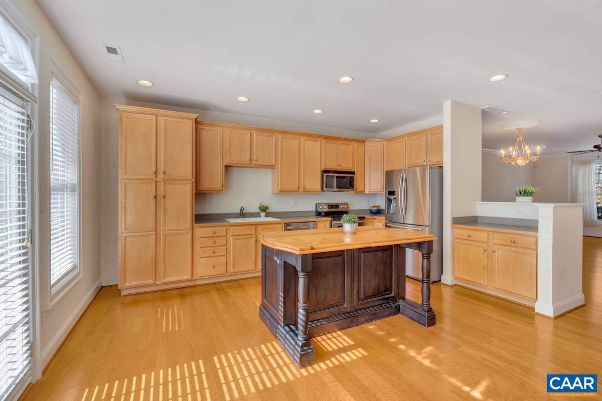 1151 EDMOND CT