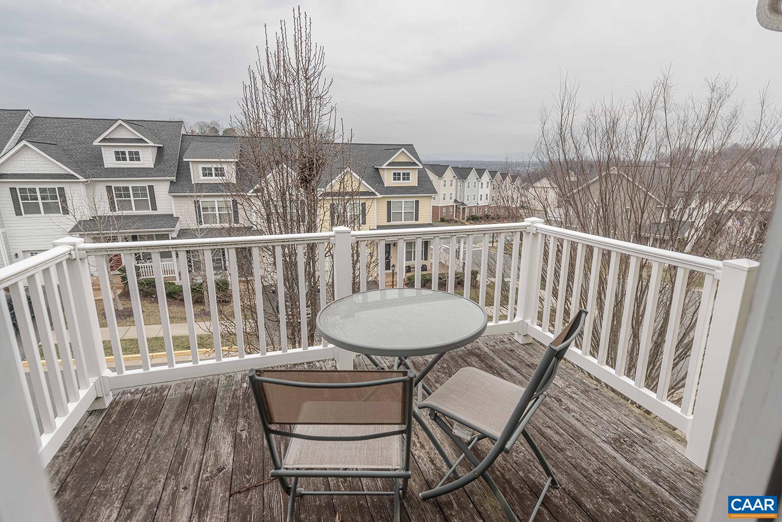 2138 SARANAC CT