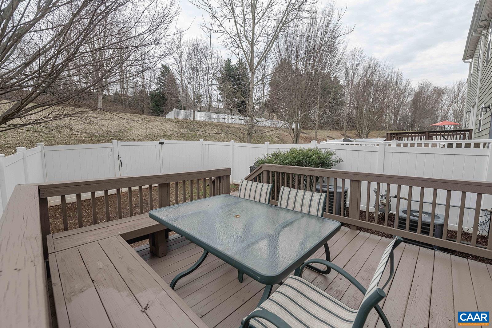 2138 SARANAC CT