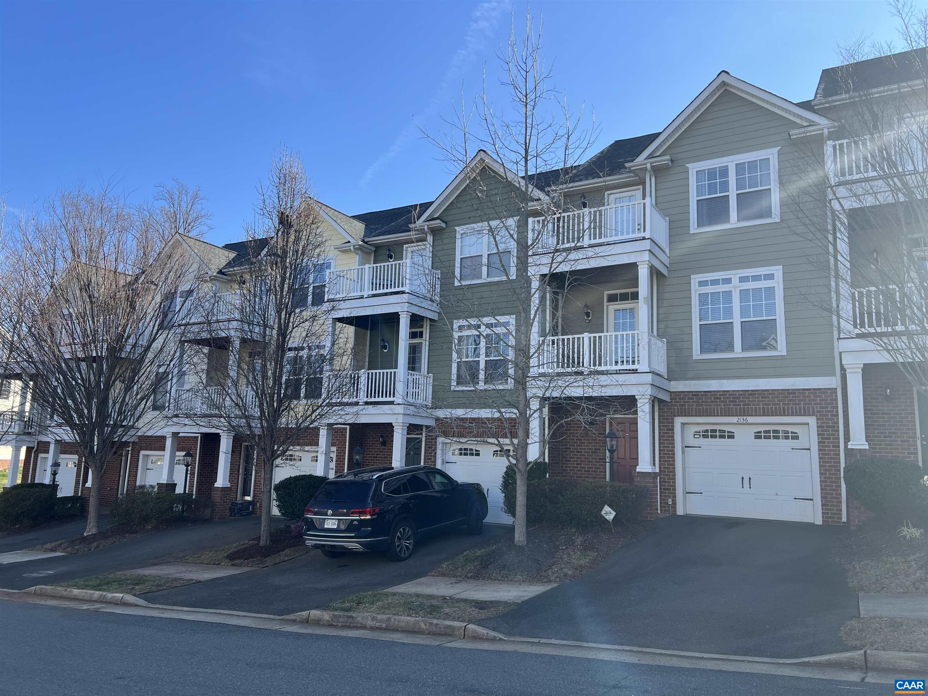 2138 SARANAC CT