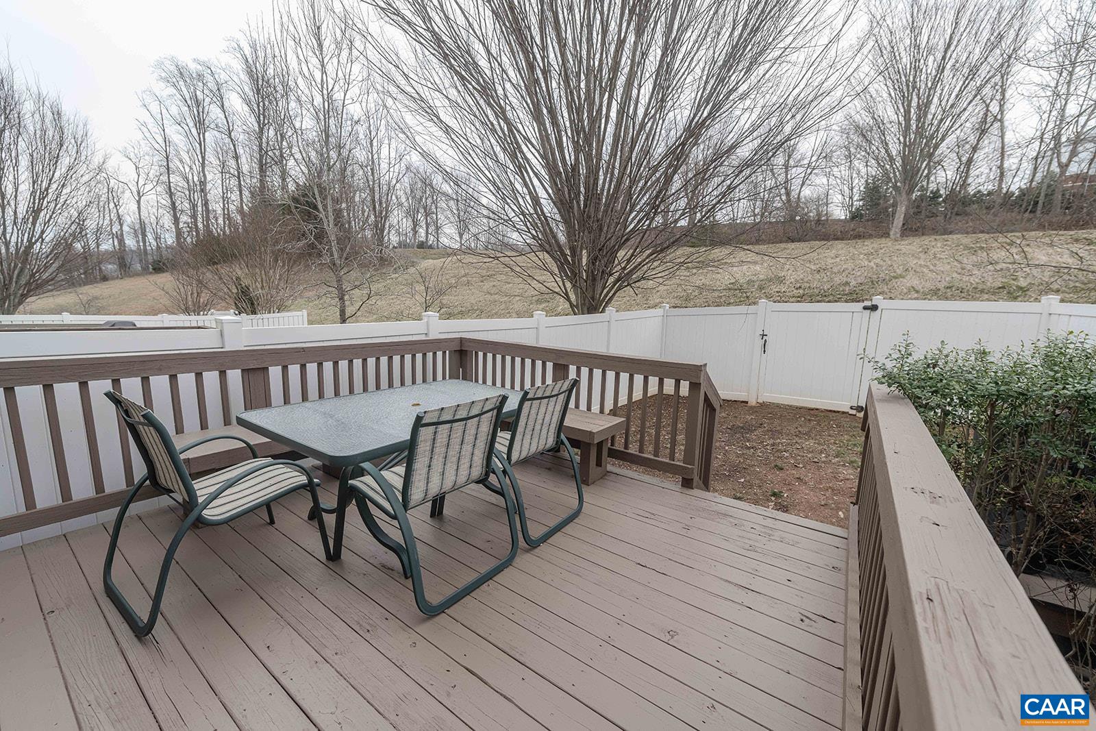 2138 SARANAC CT