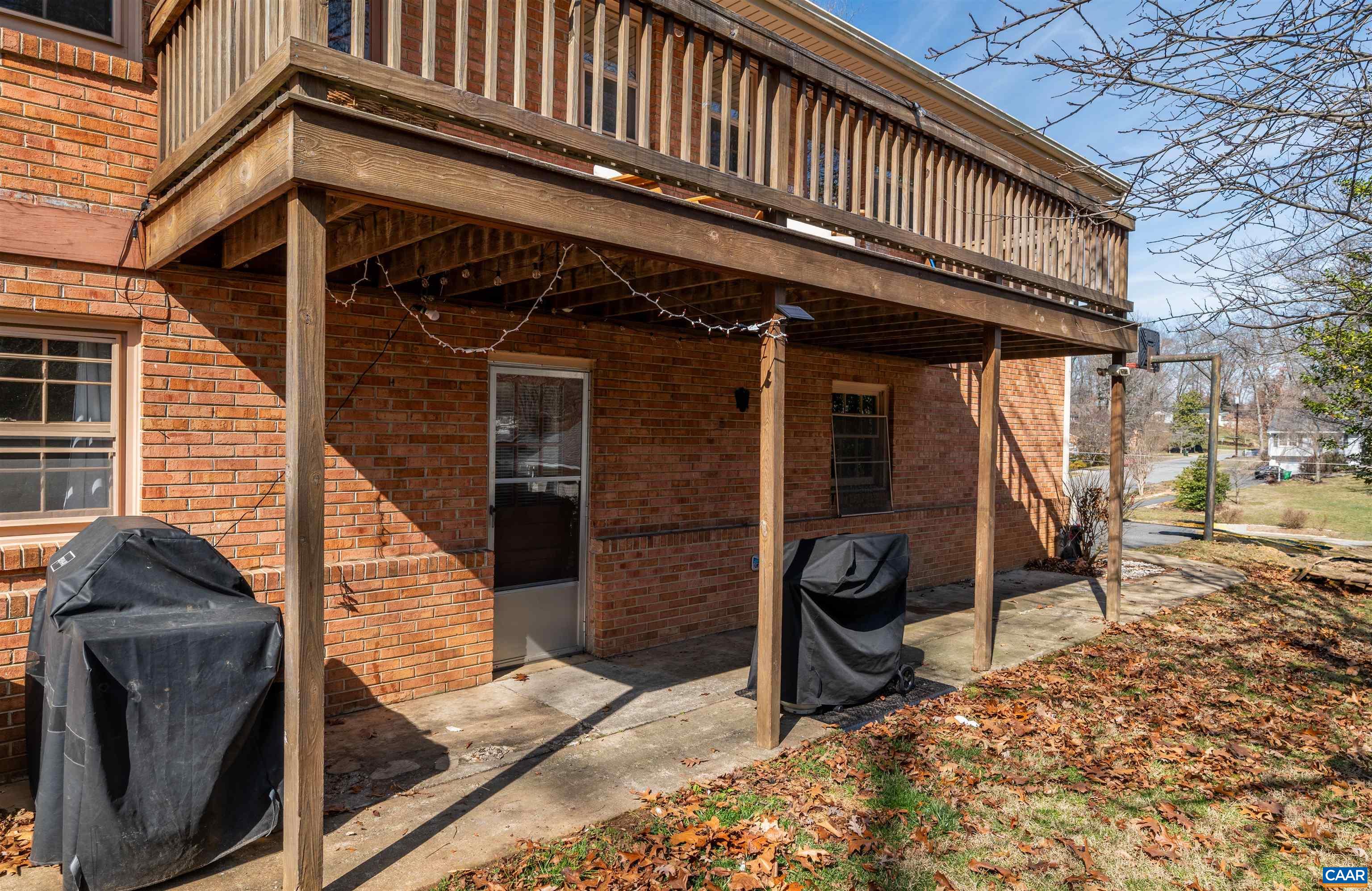 512 BADER AVE