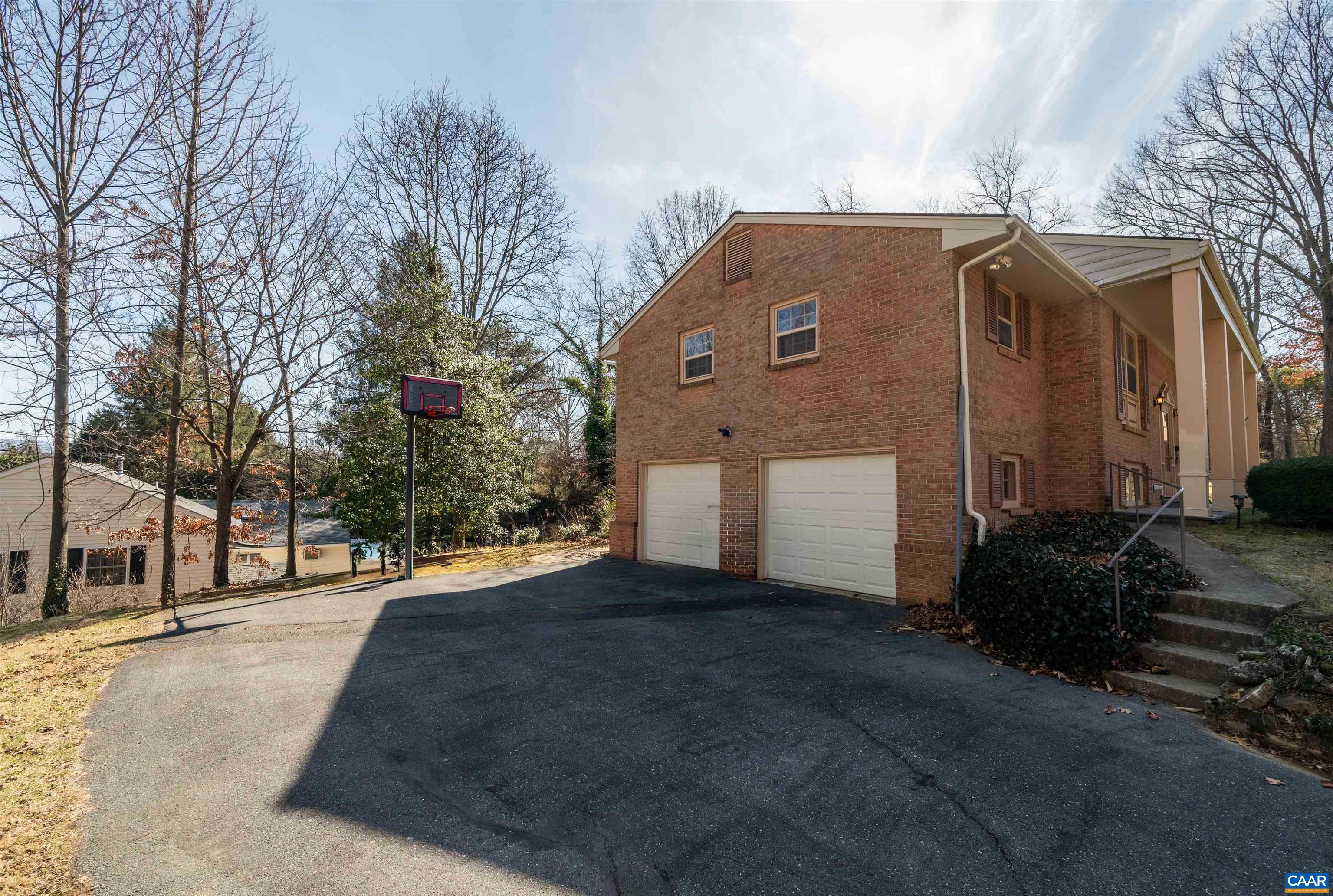 512 BADER AVE