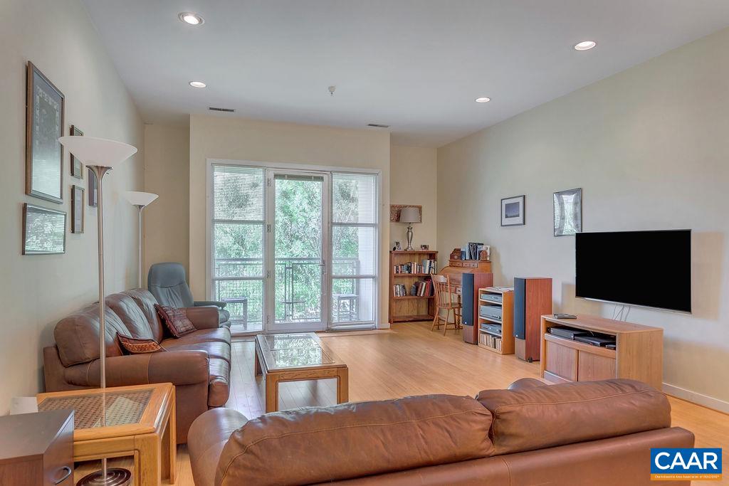 820 E HIGH ST Unit: 11