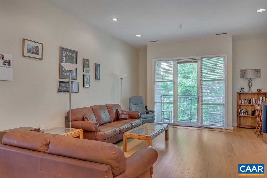 820 E HIGH ST Unit: 11