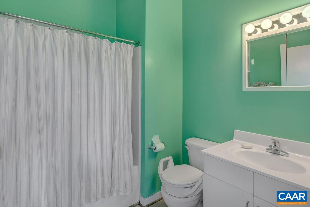 820 E HIGH ST Unit: 11