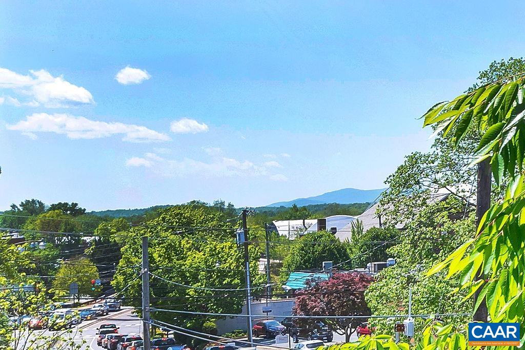 820 E HIGH ST Unit: 11