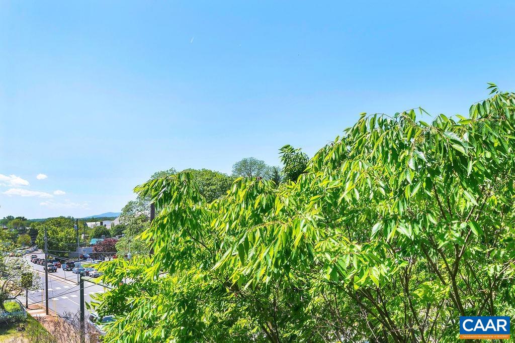 820 E HIGH ST Unit: 11