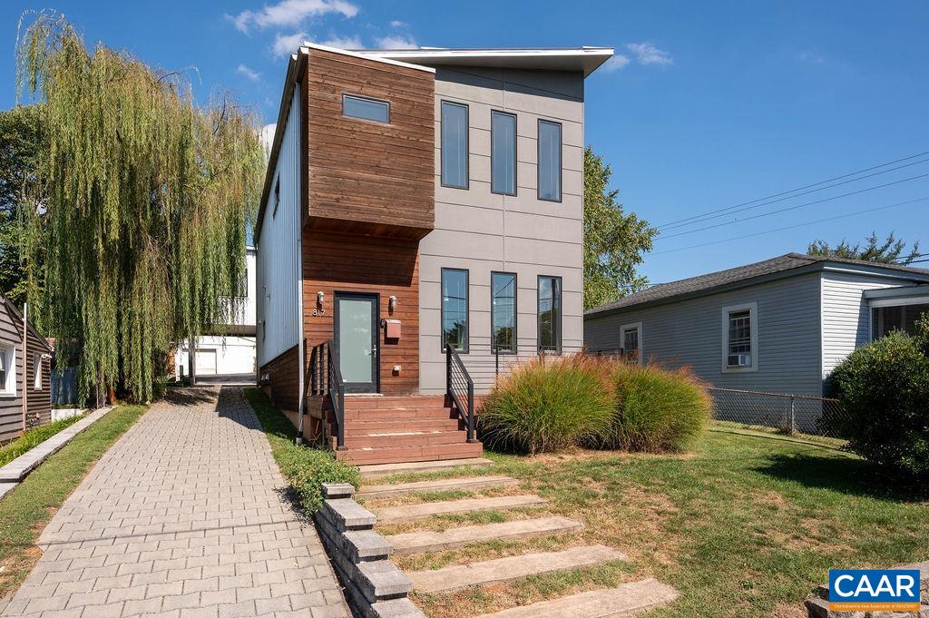 817 MONTROSE AVE