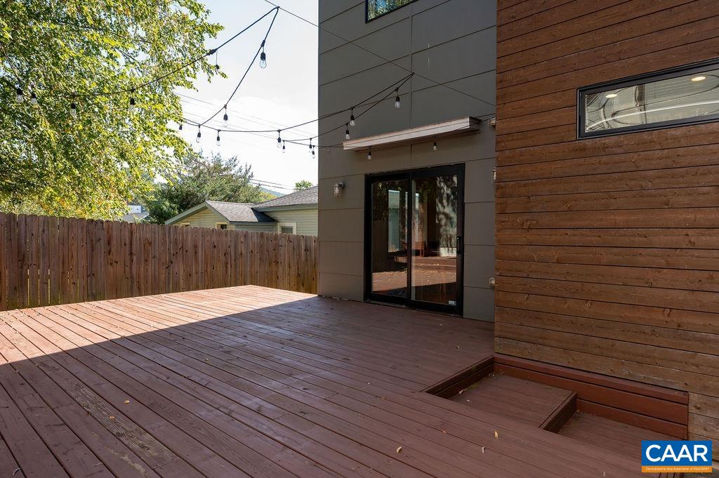 817 MONTROSE AVE