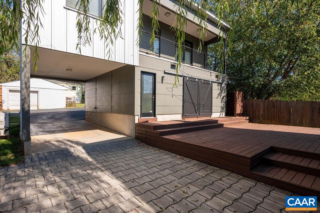 817 MONTROSE AVE
