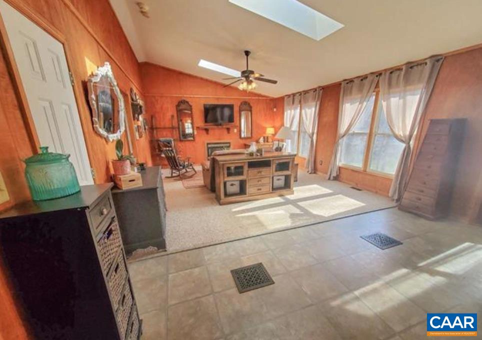 199 N WHITE OAK LAKEVIEW DR