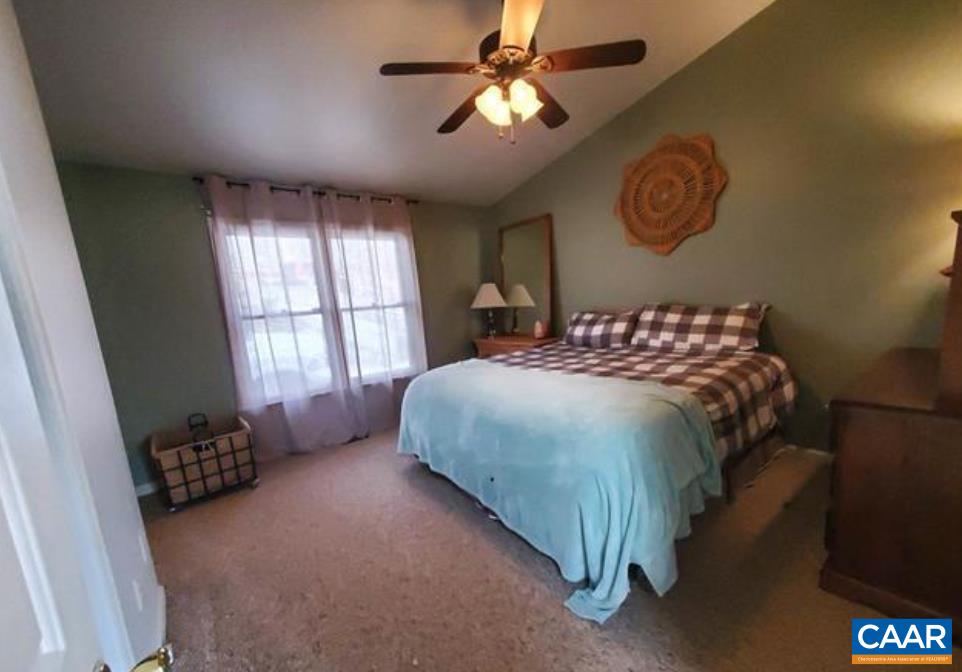 199 N WHITE OAK LAKEVIEW DR